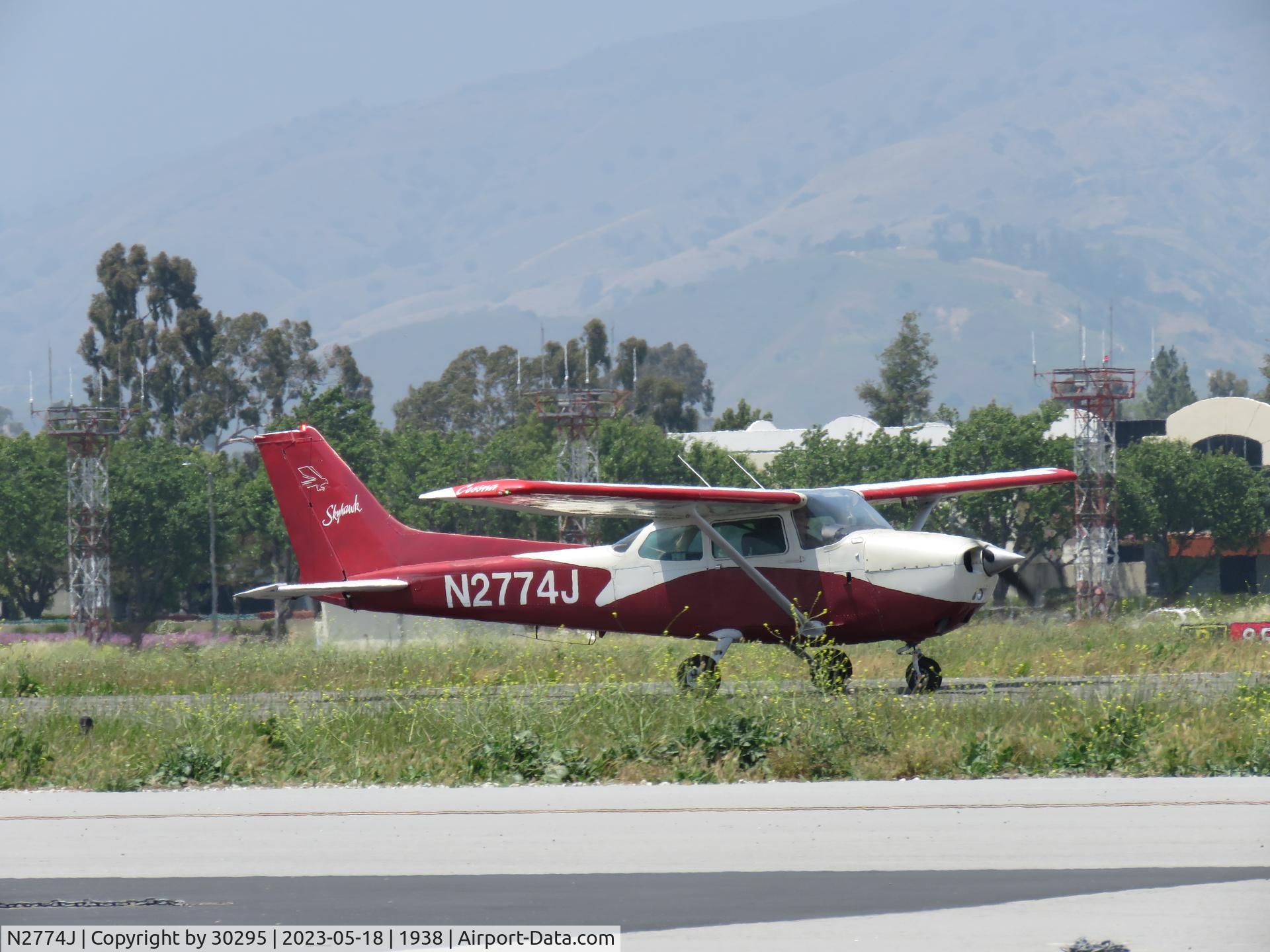 N2774J, 1979 Cessna 172N C/N 17273649, Taxiing