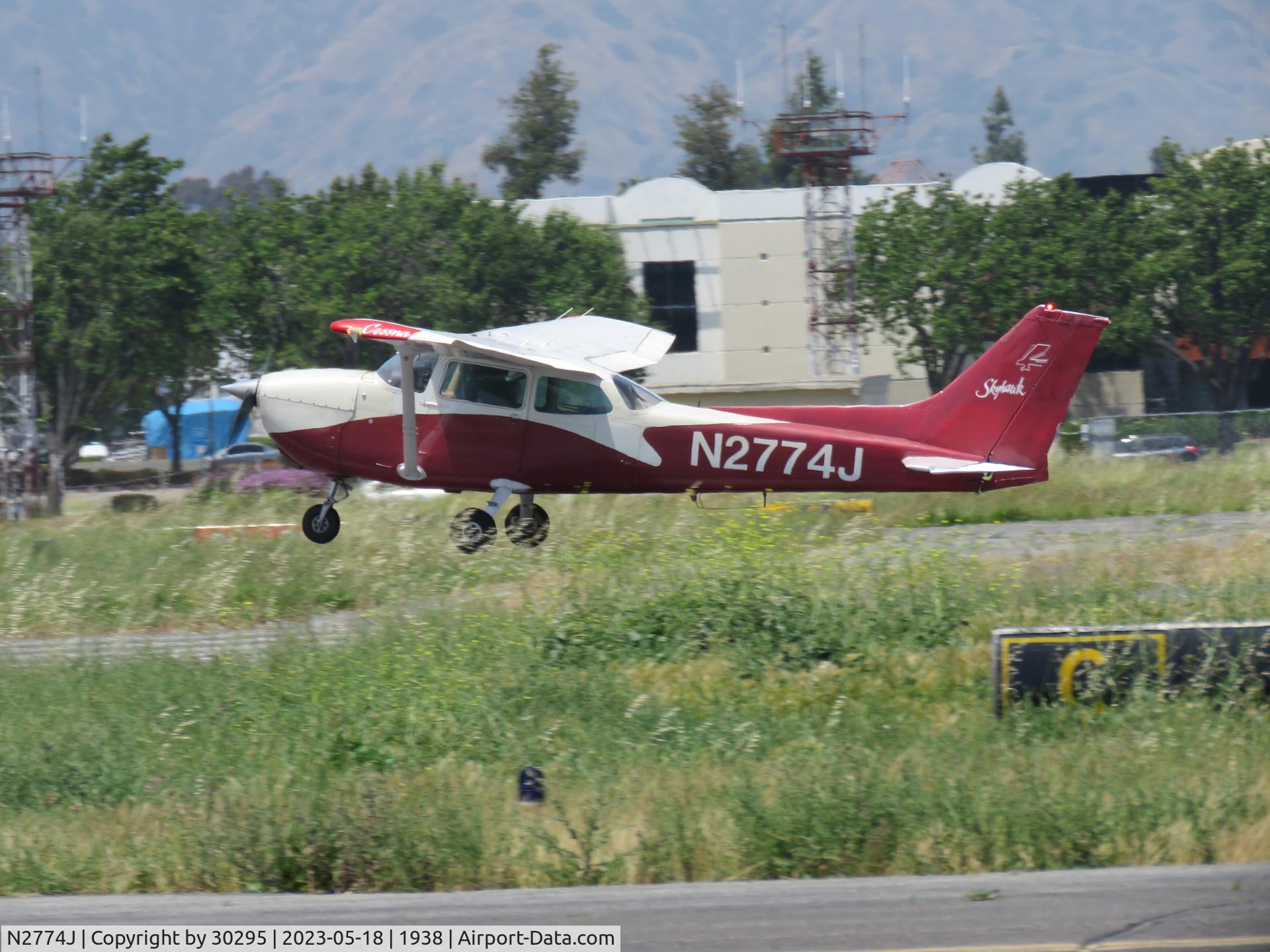 N2774J, 1979 Cessna 172N C/N 17273649, Taking off