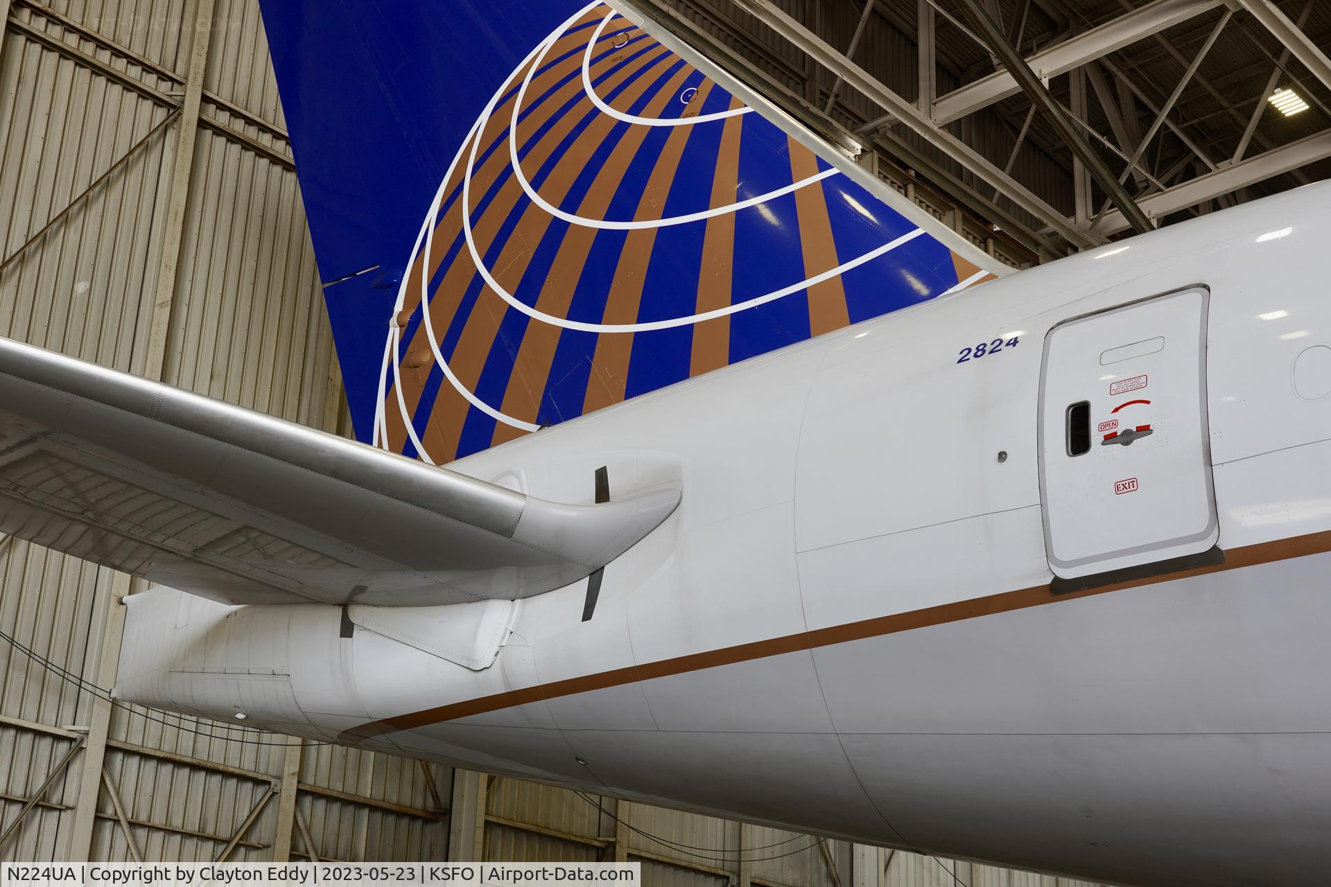 N224UA, 2001 Boeing 777-222 C/N 30225, SfO 2023.