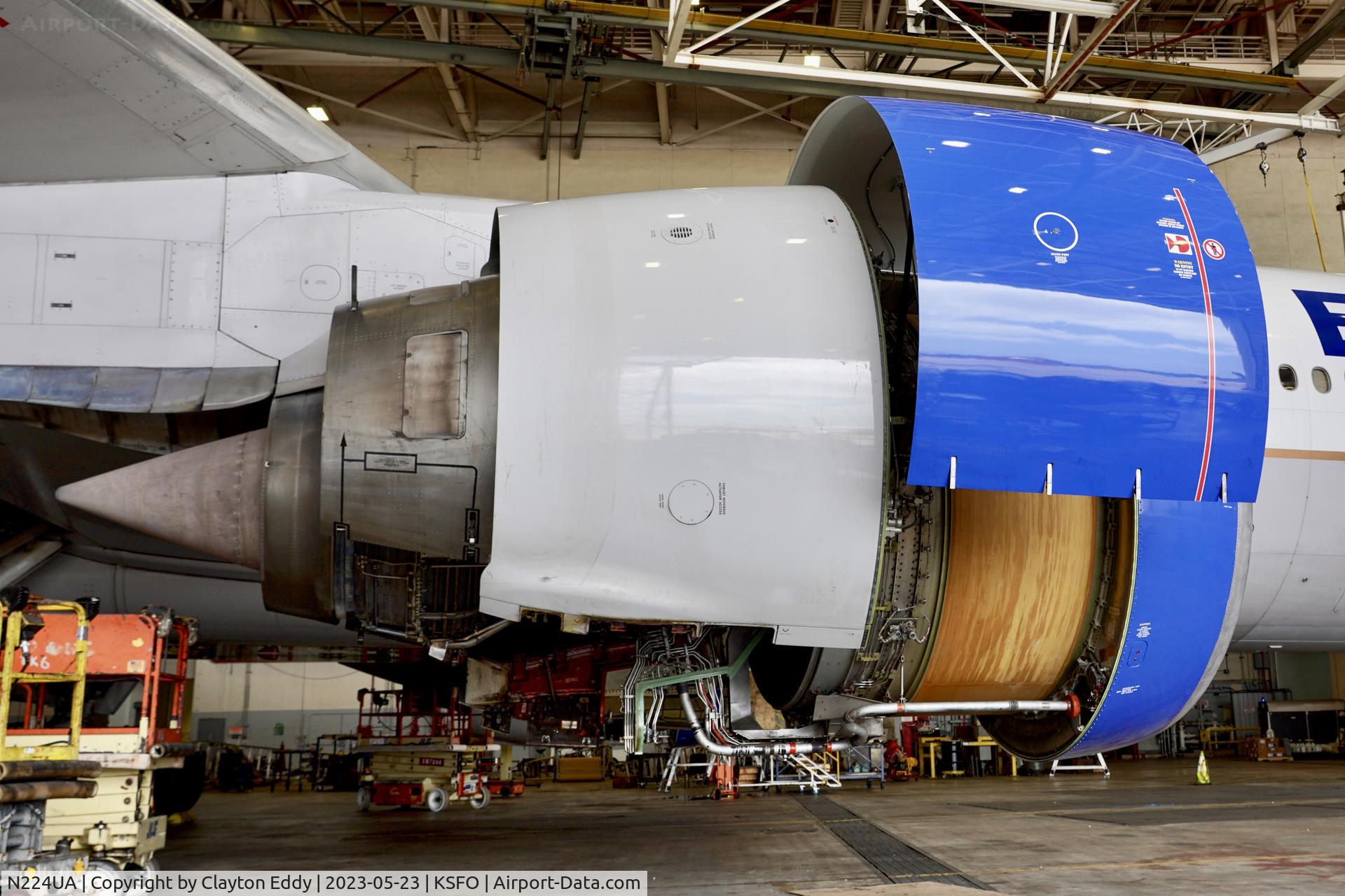 N224UA, 2001 Boeing 777-222 C/N 30225, PW4090 engine. SfO 2023.