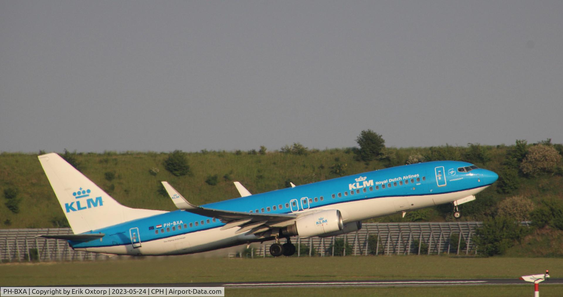 PH-BXA, 1998 Boeing 737-8K2 C/N 29131, PH-BXA departing rw 22L