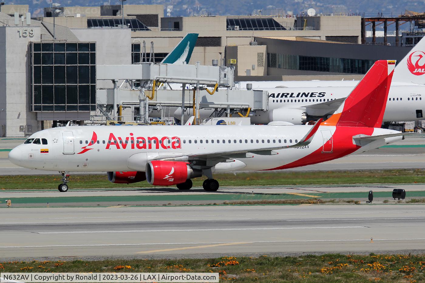 N632AV, 2013 Airbus A320-214 C/N 5632, at lax