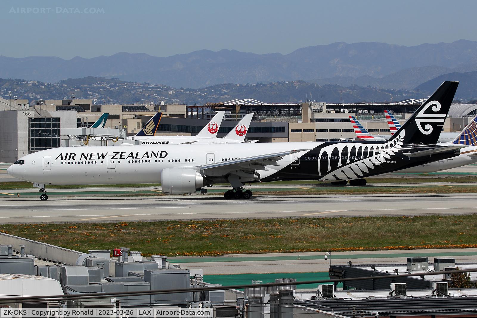 ZK-OKS, 2014 Boeing 777-306/ER C/N 44547, at lax