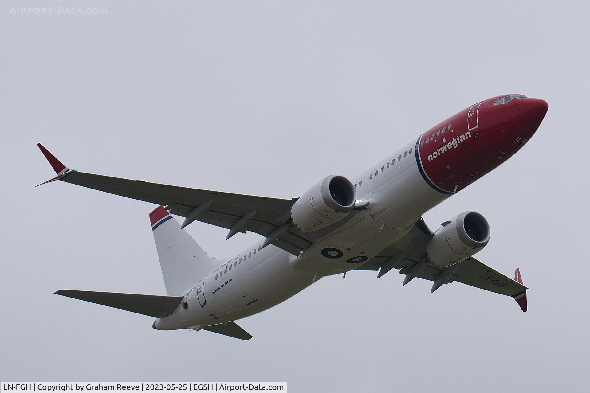 LN-FGH, 2022 Boeing 737-8 MAX C/N 43354, Departing from Norwich.