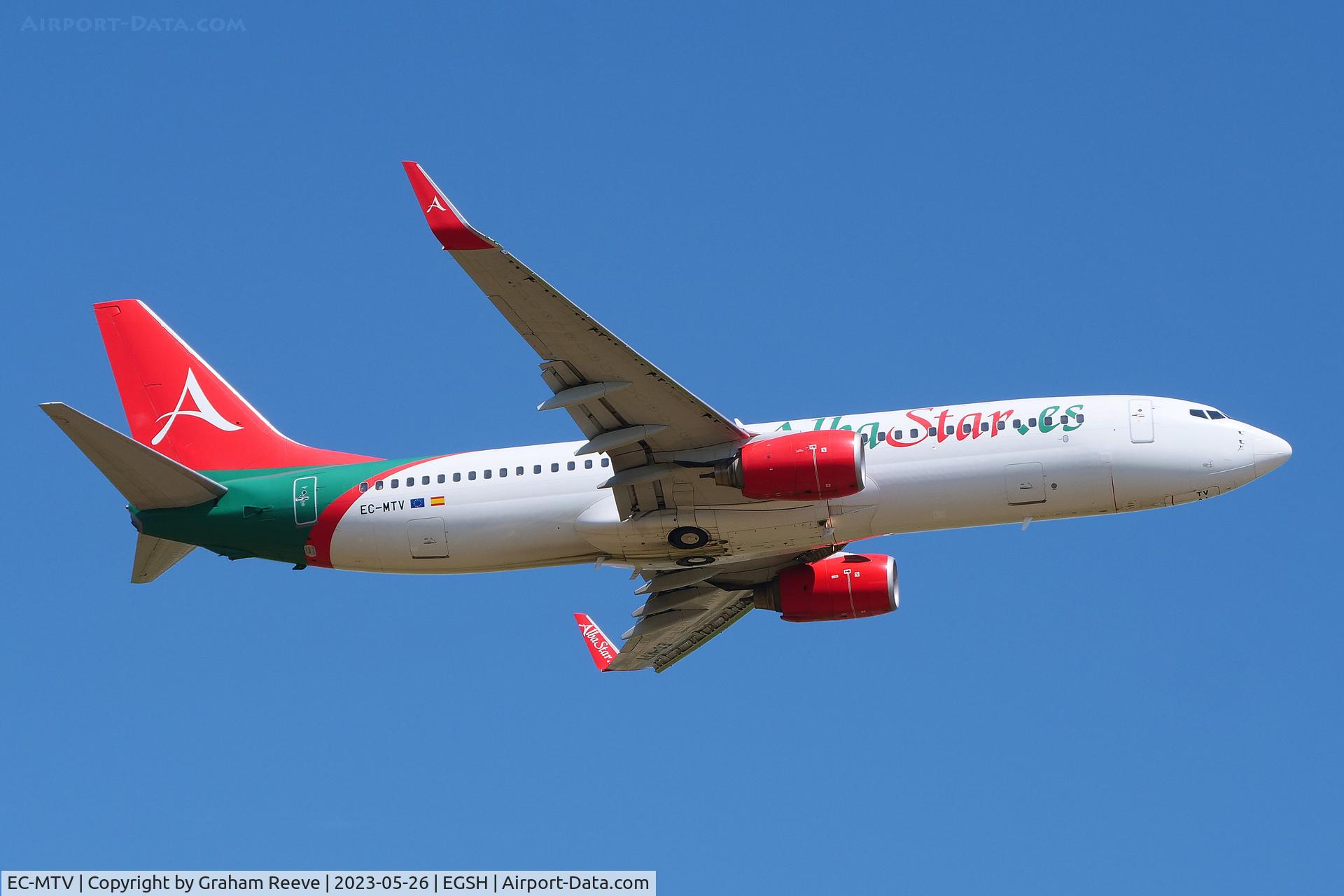 EC-MTV, 2000 Boeing 737-8K5 C/N 27992, Departing from Norwich.