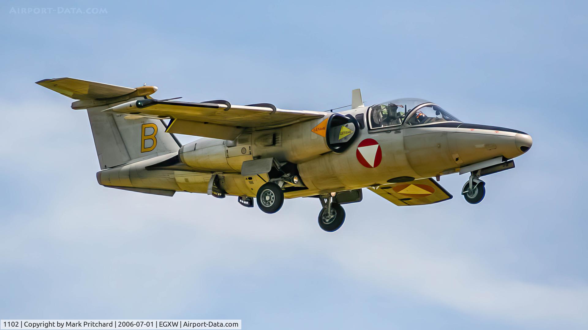 1102, Saab 105OE C/N 105402, Shot at RAF Waddington 2006