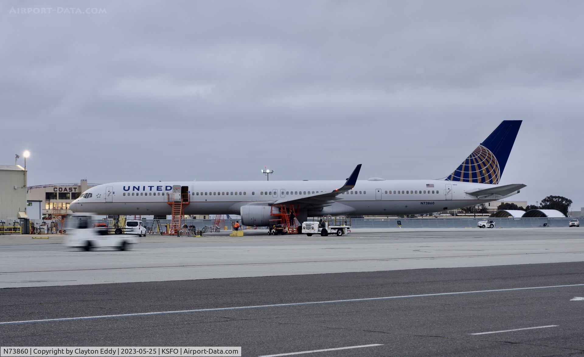 N73860, 2001 Boeing 757-33N C/N 32584, SFO 2023.