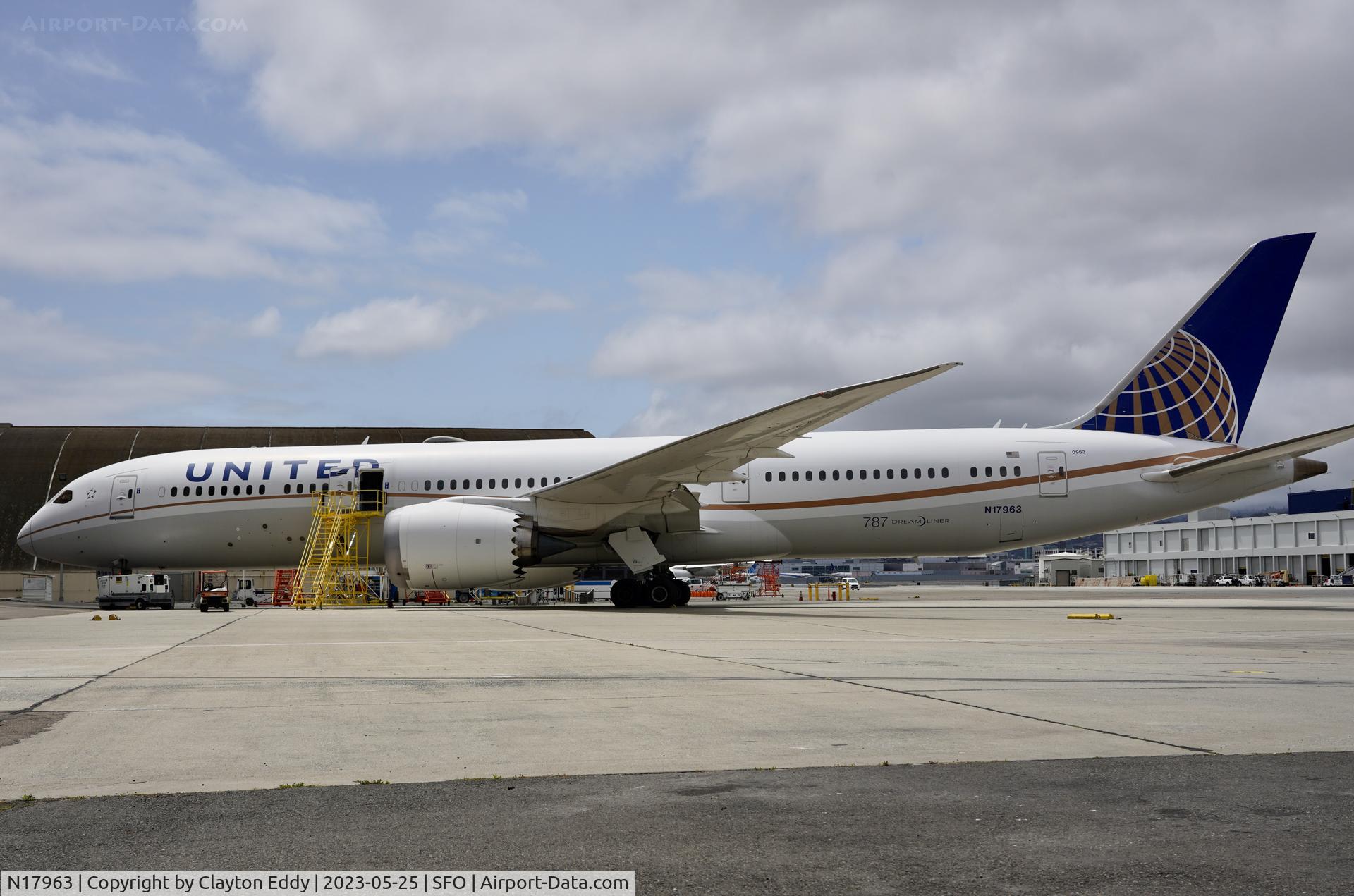 N17963, 2016 Boeing 787-9 Dreamliner C/N 37812, SFO 2023.