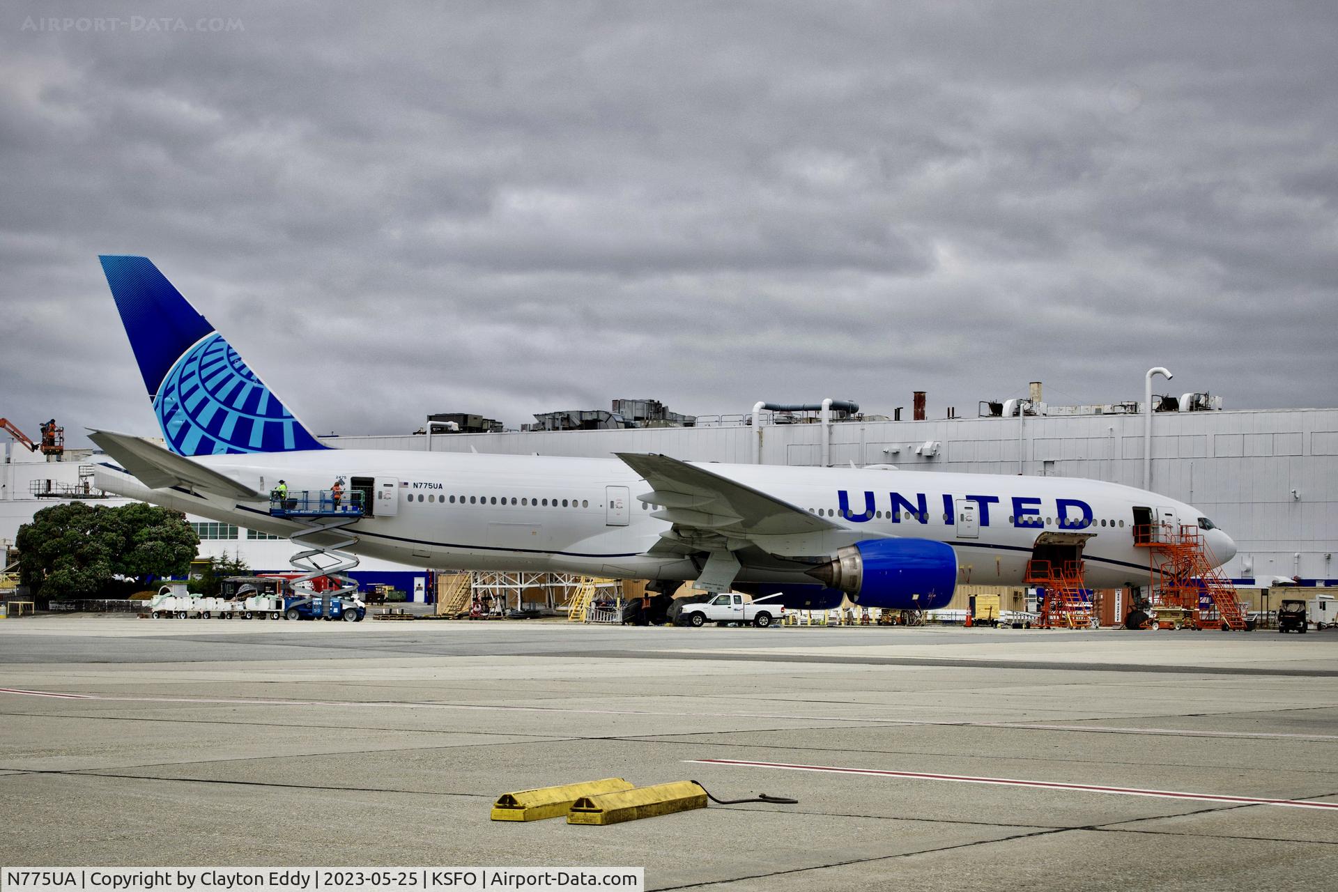N775UA, 1995 Boeing 777-222 C/N 26947, SFO 2023.