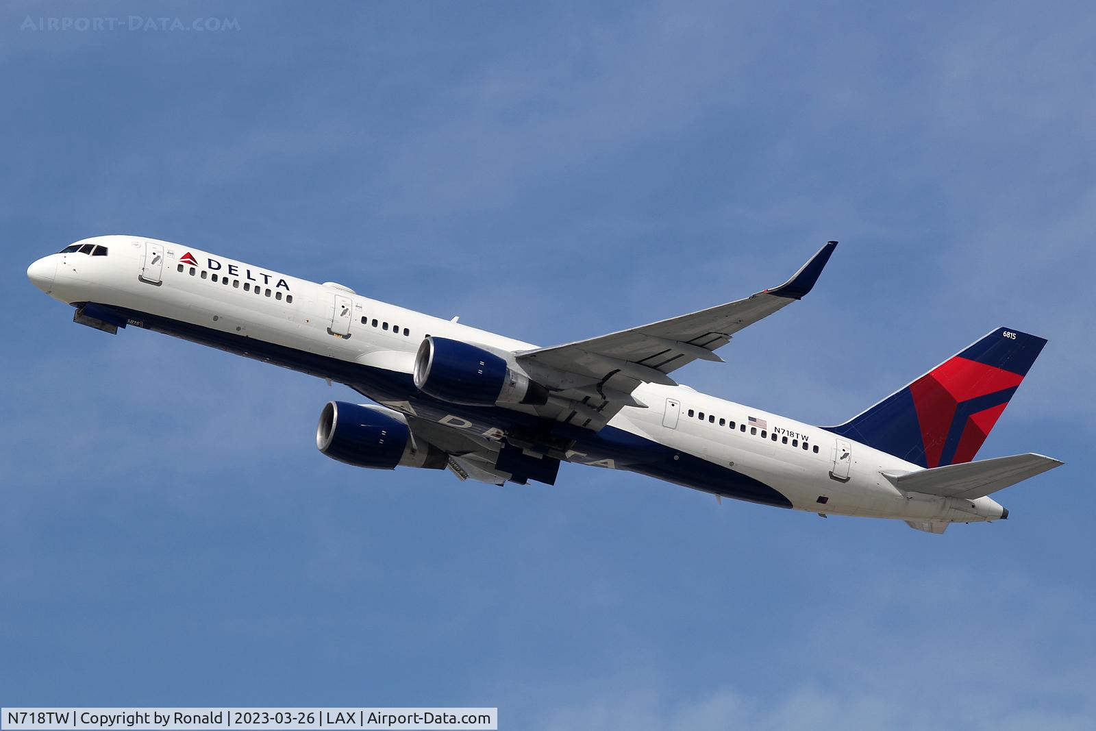 N718TW, 1999 Boeing 757-231 C/N 28486, at lax