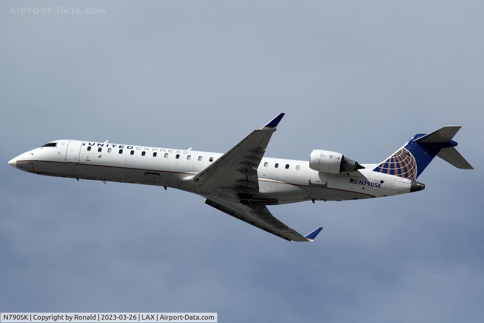 N790SK, 2009 Canadair CL-600-2C10 Regional Jet CRJ-700 C/N 10292, at lax