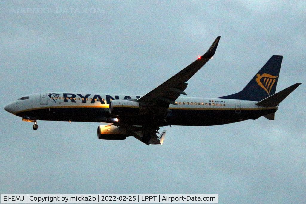 EI-EMJ, 2010 Boeing 737-8AS C/N 34975, Landing