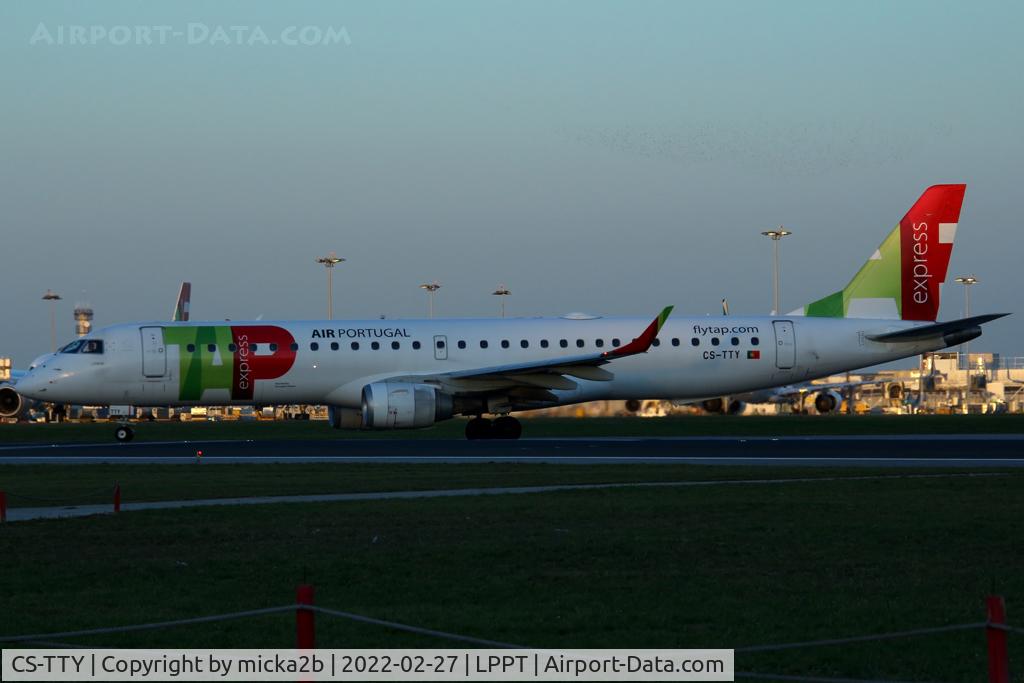 CS-TTY, 2013 Embraer 195AR (ERJ-190-200IGW) C/N 19000609, Taxiing