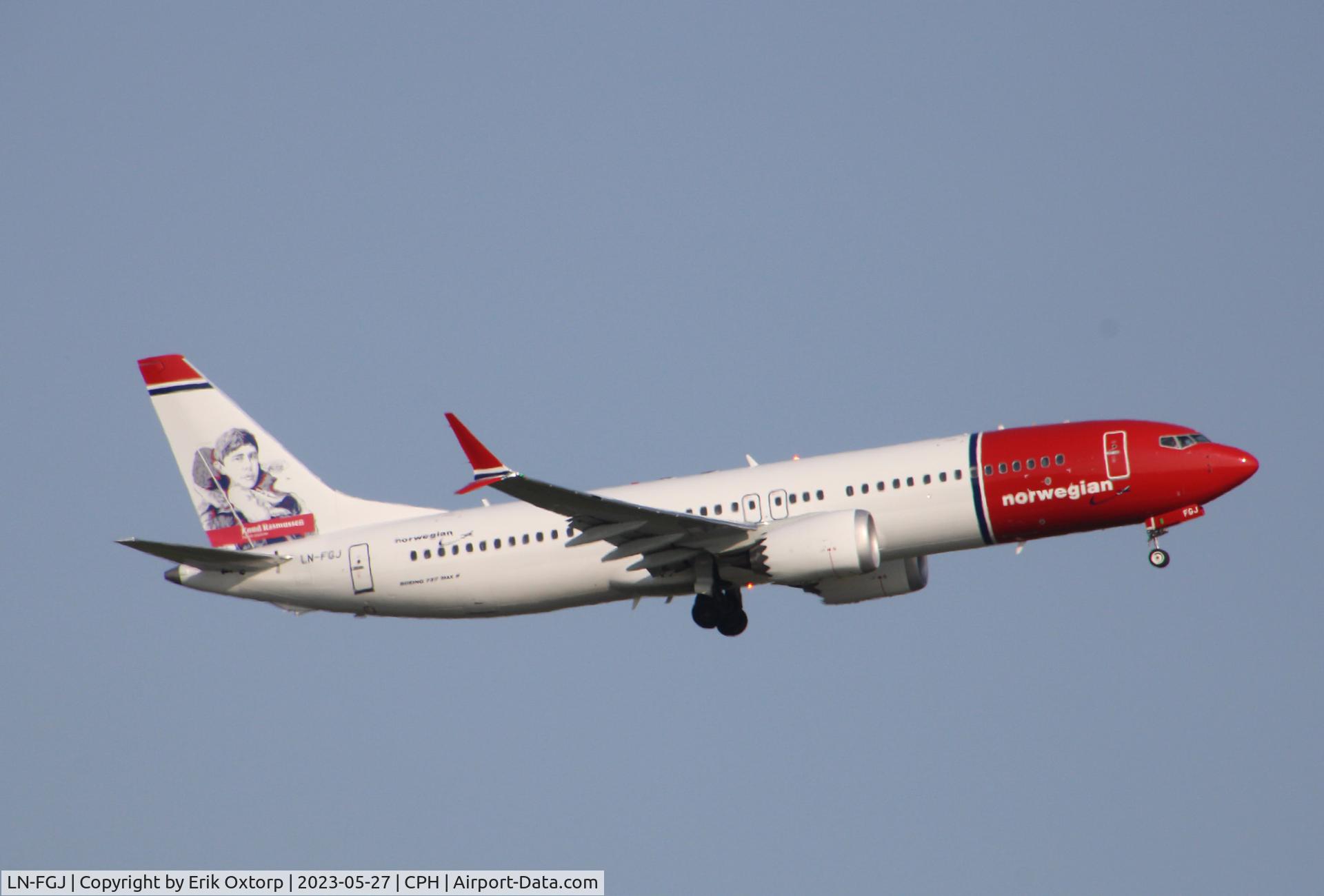 LN-FGJ, 2022 Boeing 737-8 MAX C/N 65903, LN-FGJ taking off rw 22L