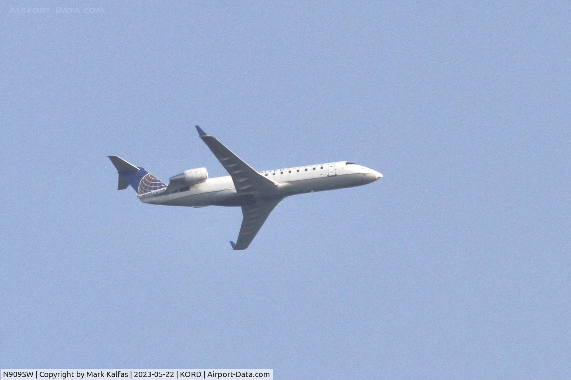 N909SW, 2001 Bombardier CRJ-200LR (CL-600-2B19) C/N 7558, SkyWest/United Express CRJ2 N909SW SKW4644 CRW-ORD