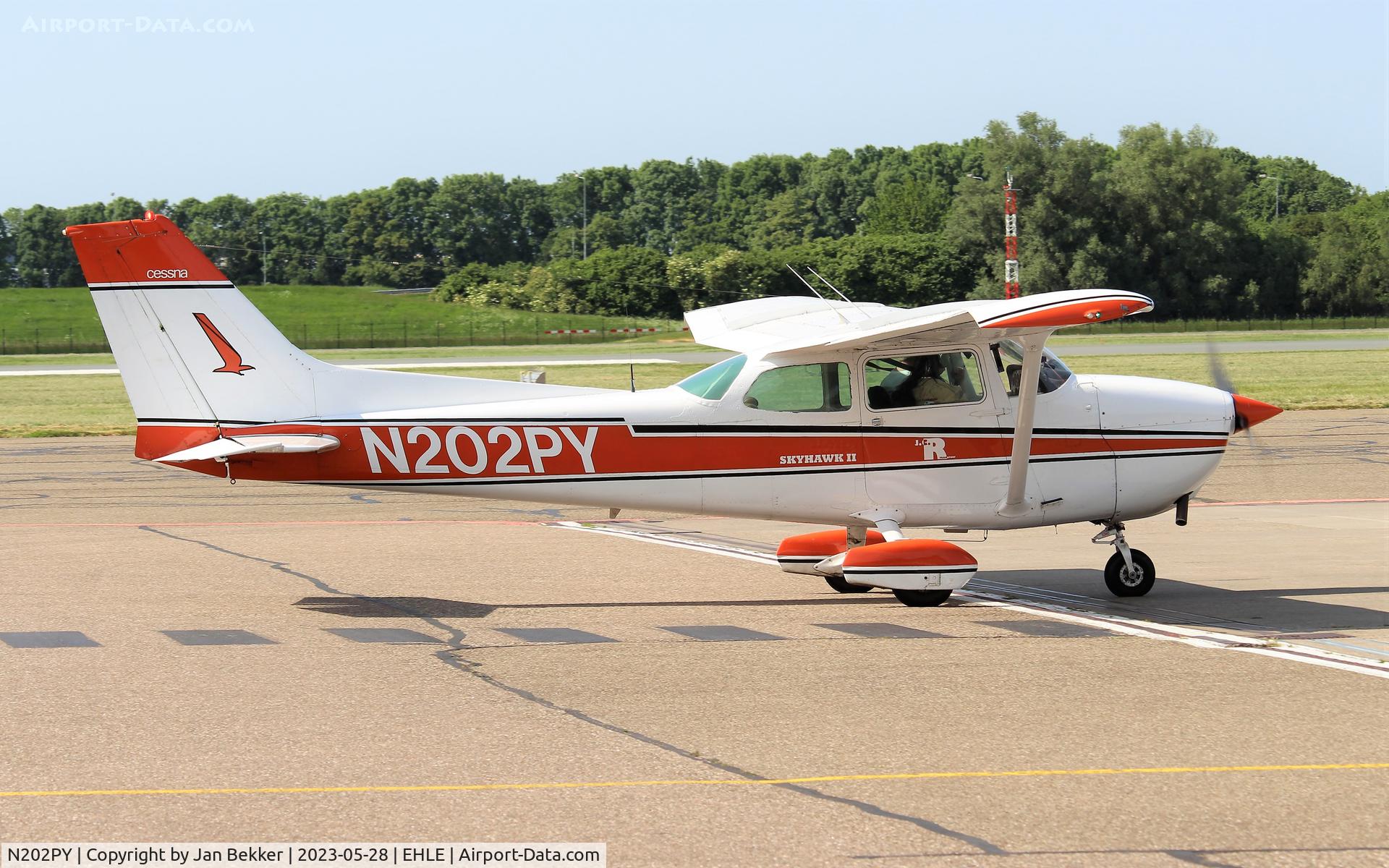 N202PY, 1978 Cessna 172N C/N 17271126, Lelystad Airport