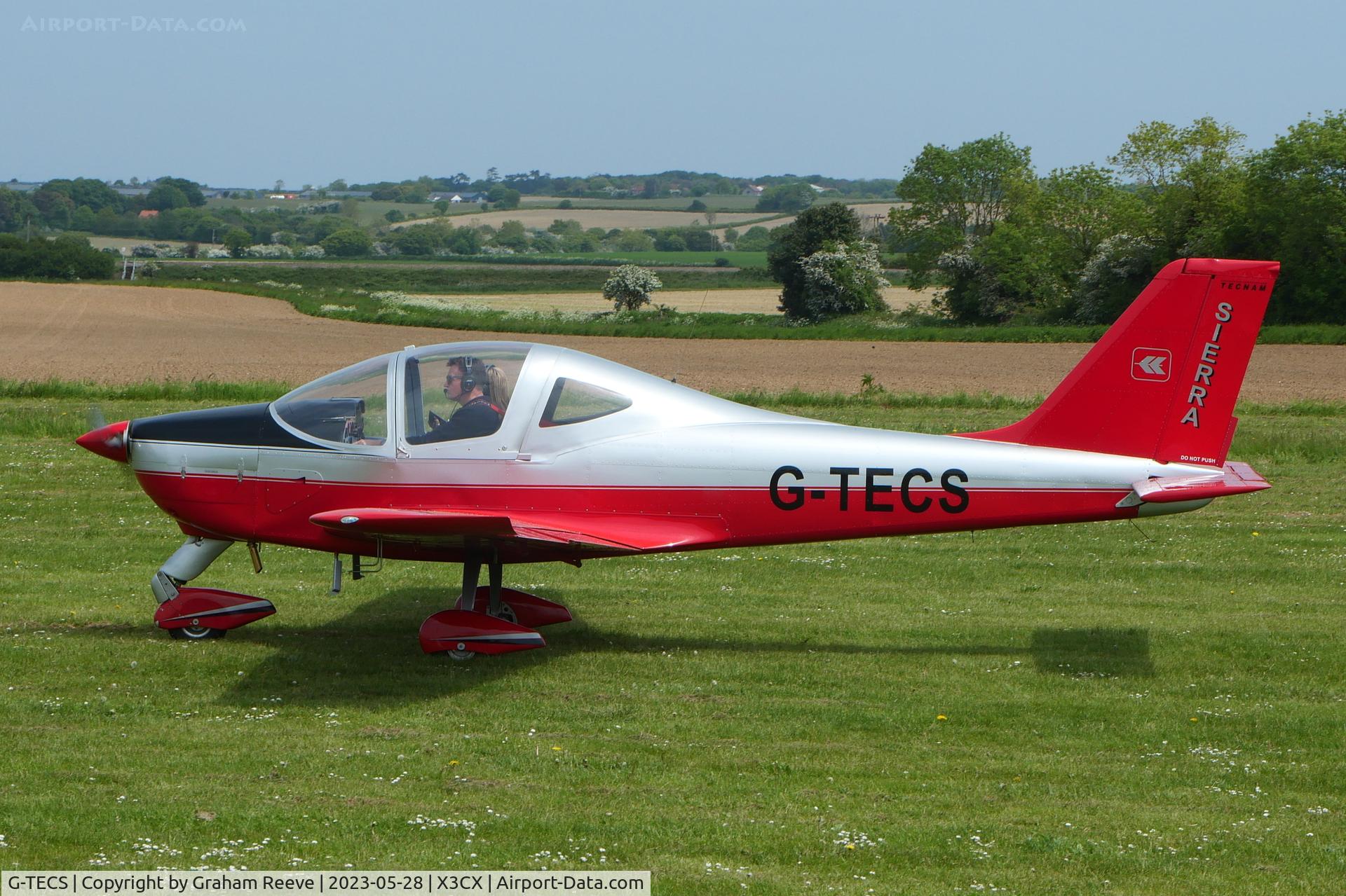 G-TECS, 2004 Tecnam P-2002EA Sierra C/N PFA 333-14325, Departing from Northrepps.