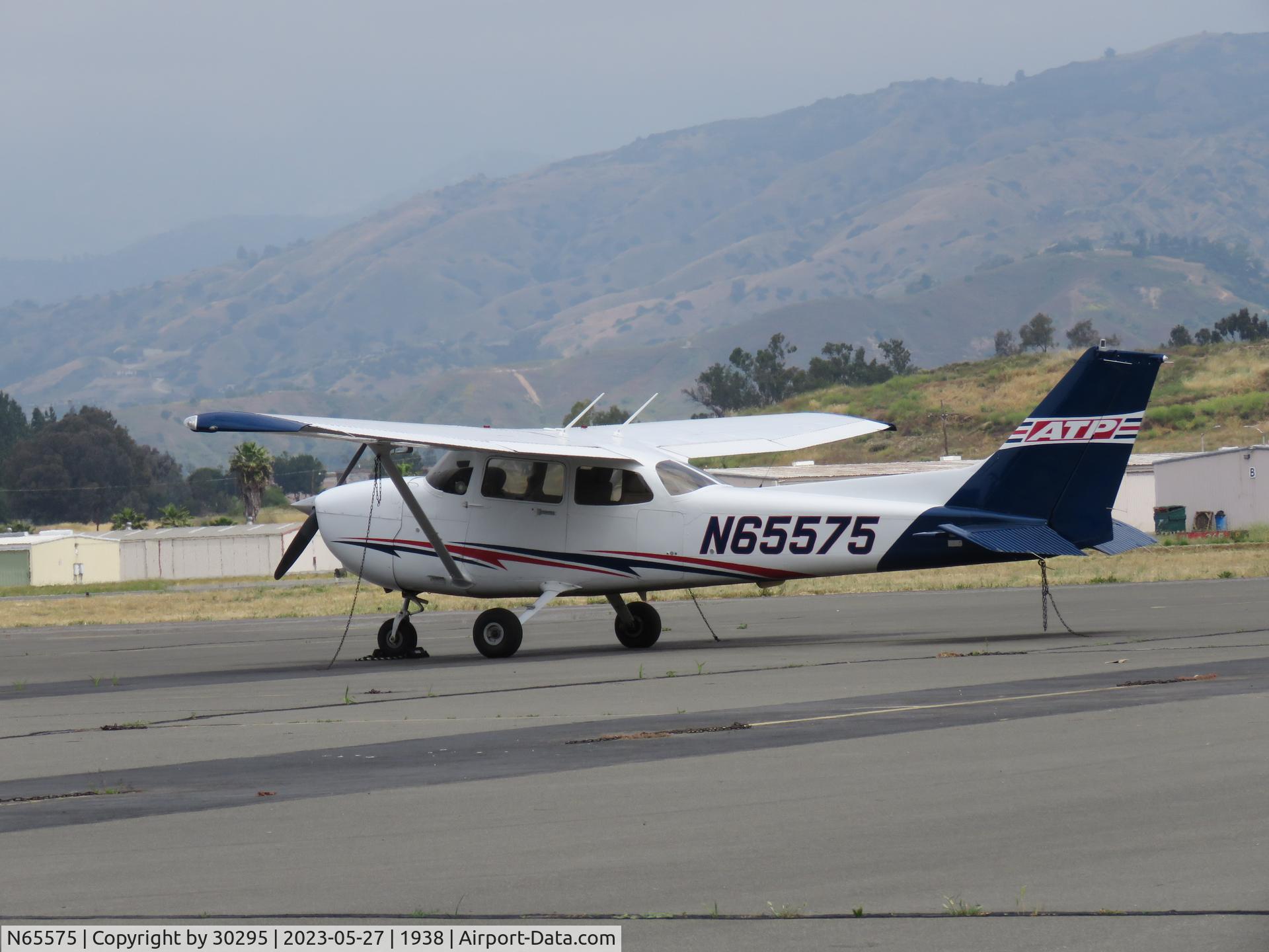 N65575, 2004 Cessna 172S C/N 172S9728, Parked