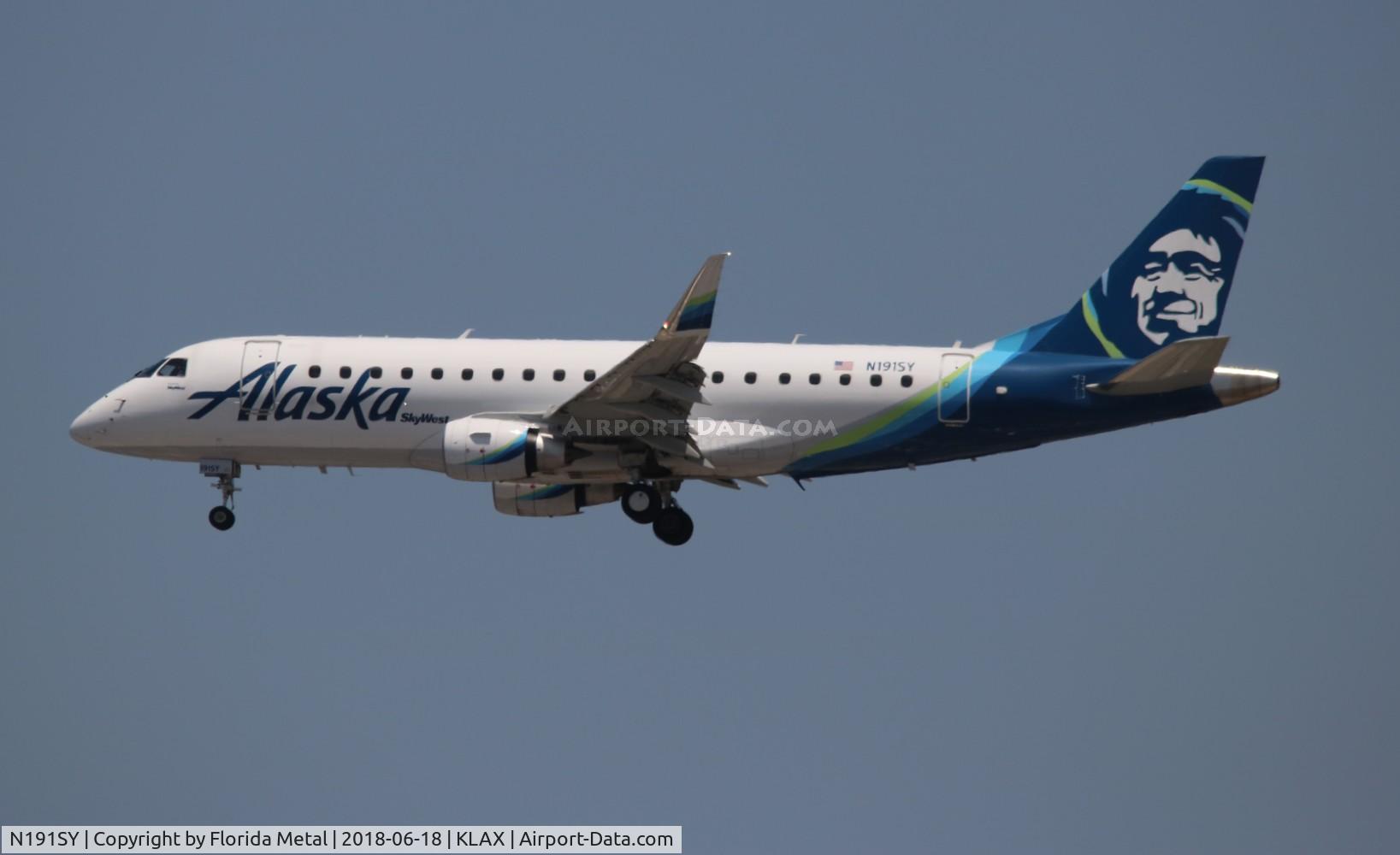 N191SY, 2017 Embraer 175LR (ERJ-170-200LR) C/N 17000632, SKW/Alaska E175 zx