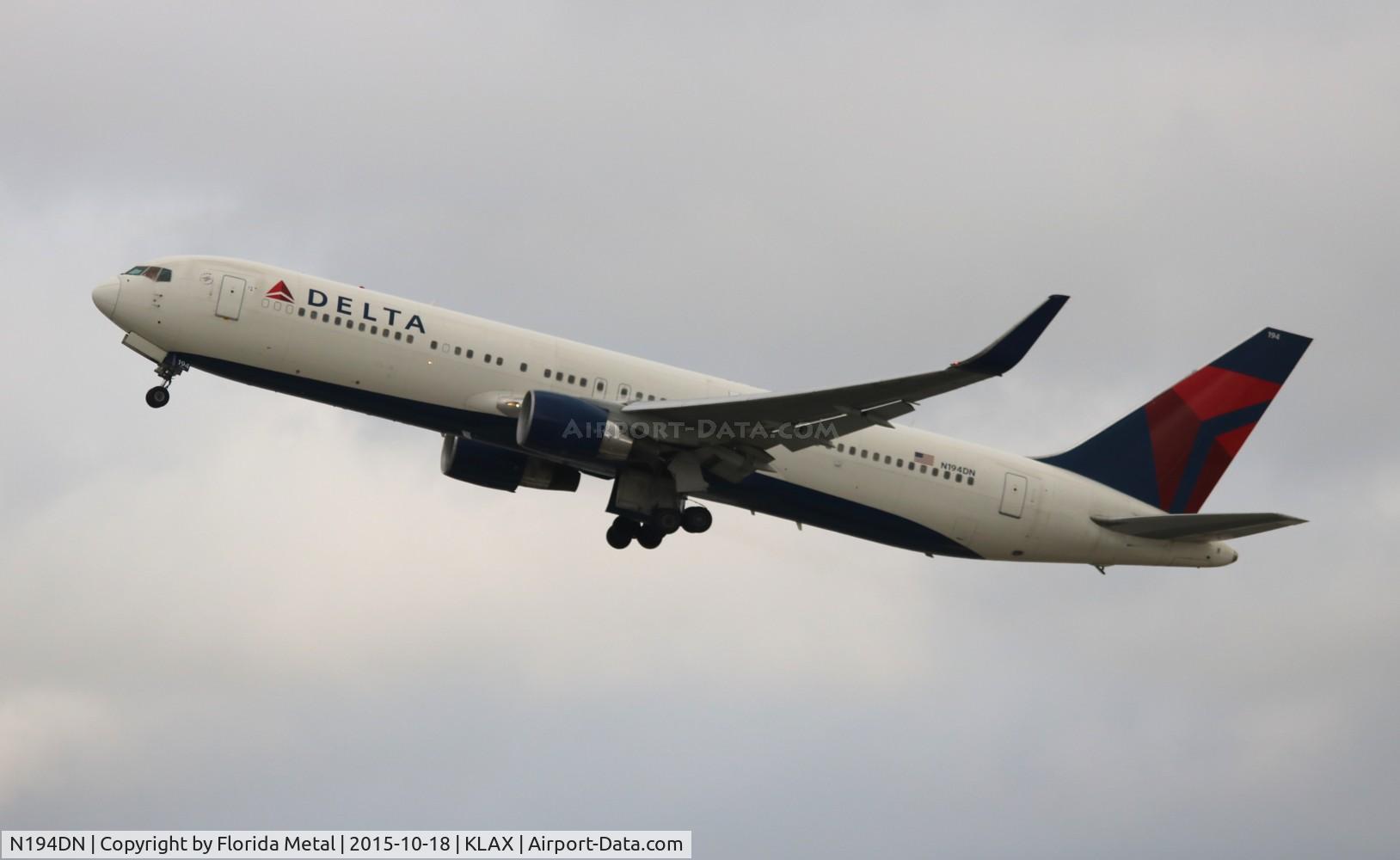 N194DN, 1997 Boeing 767-332 C/N 28451, DAL 763 zx LAX Imperial Hill
