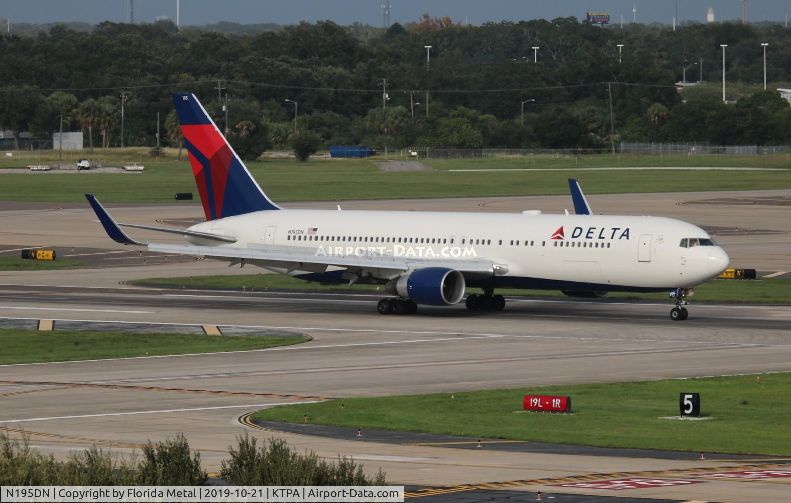 N195DN, 1997 Boeing 767-332 C/N 28452, DAL 763 zx
