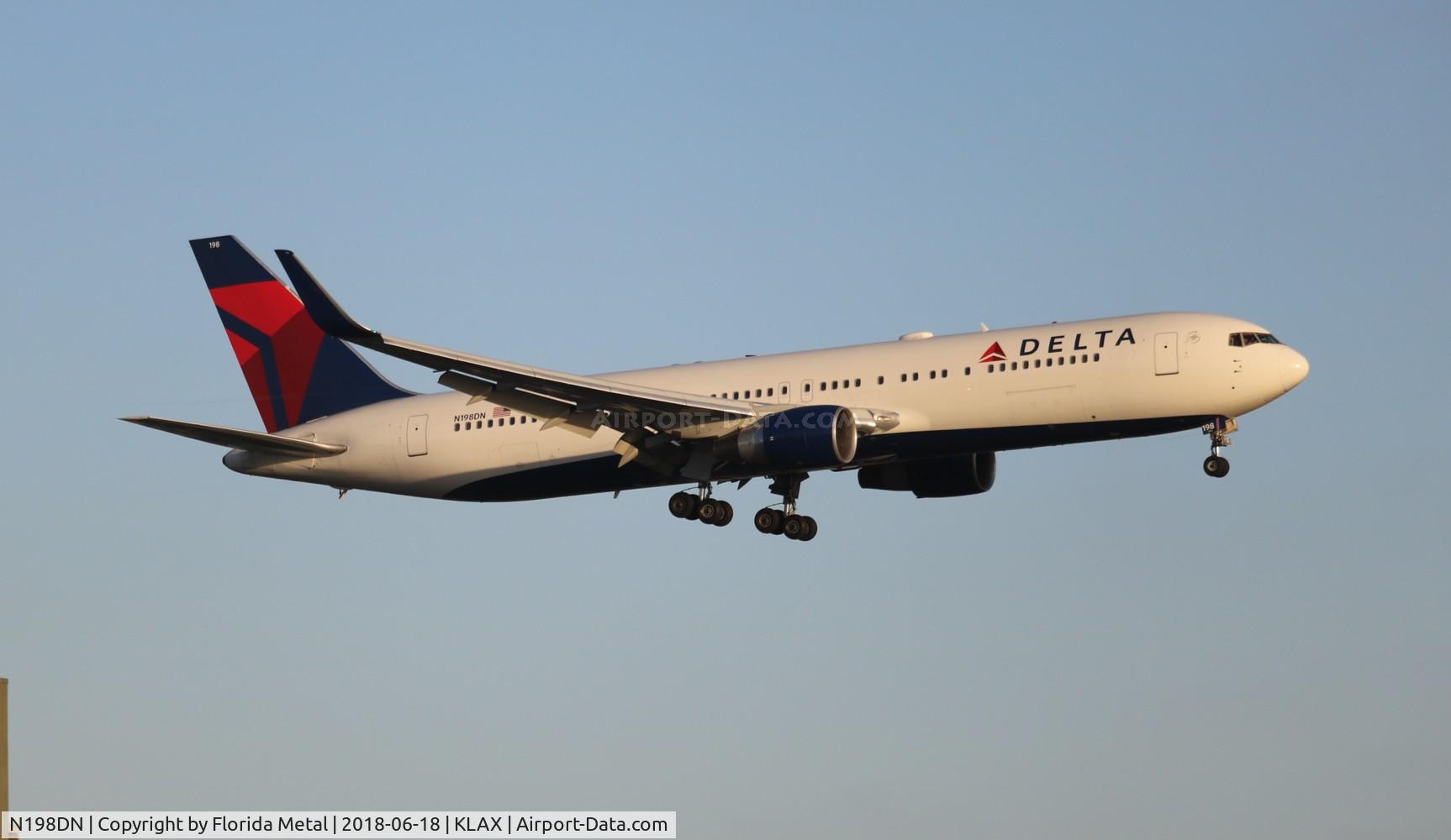 N198DN, 1998 Boeing 767-332 C/N 28455, DAL 763 zx LAX Sepulveda