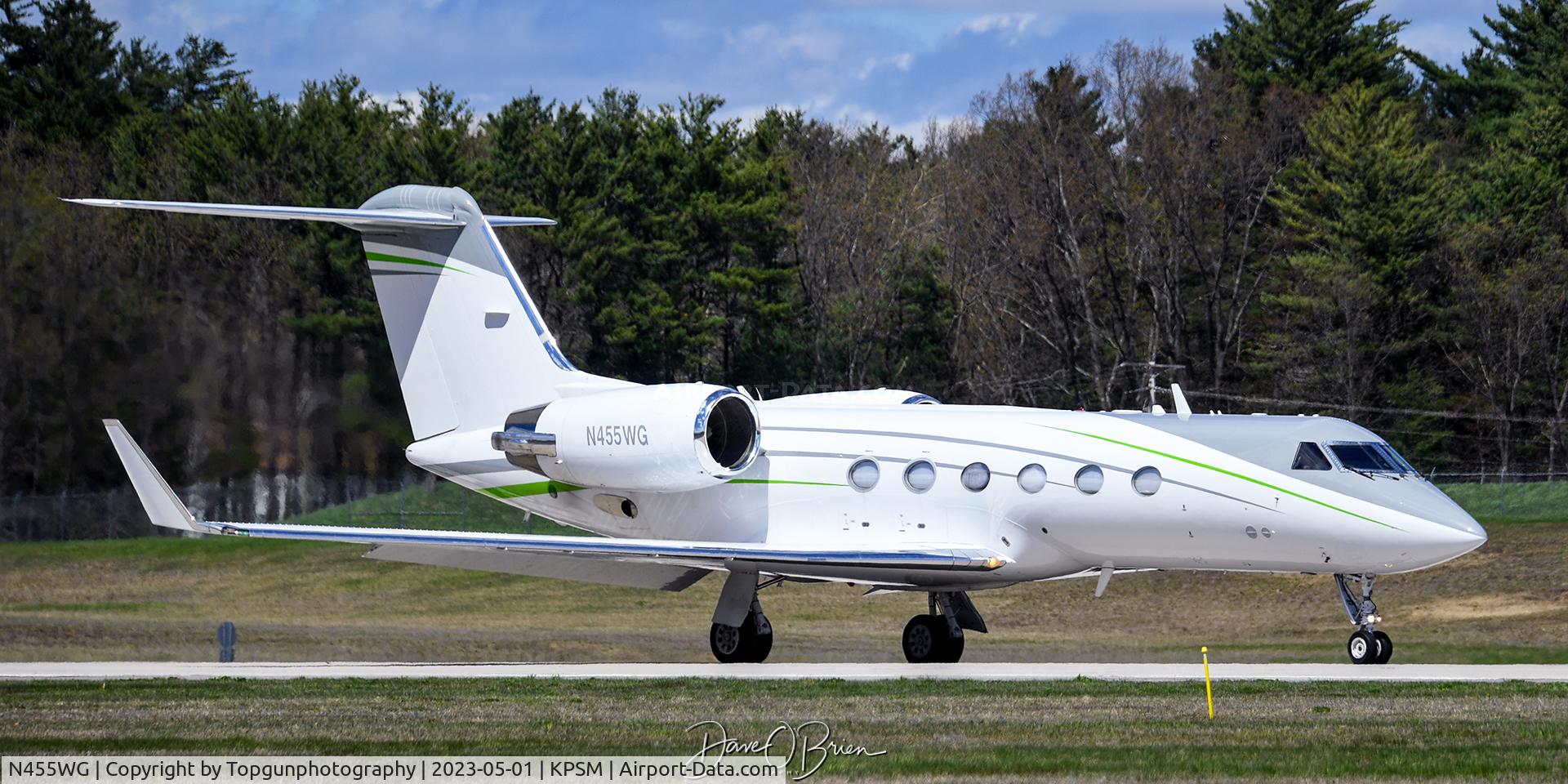 N455WG, 1992 Gulfstream Aerospace G-IV C/N 1205, Sharp looking paint scheme