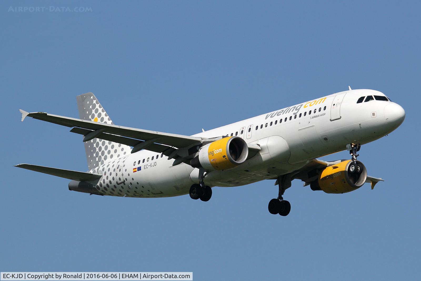 EC-KJD, 2007 Airbus A320-216 C/N 3237, at spl