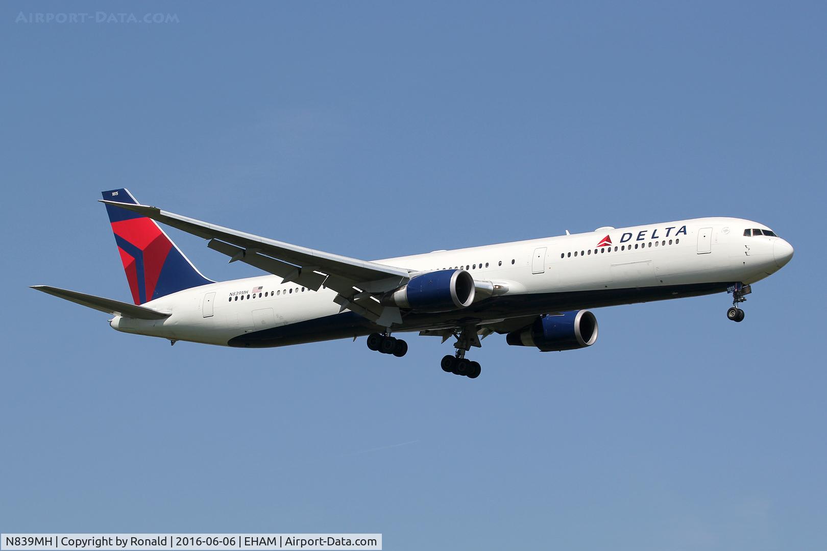 N839MH, 2001 Boeing 767-432/ER C/N 29712, at spl