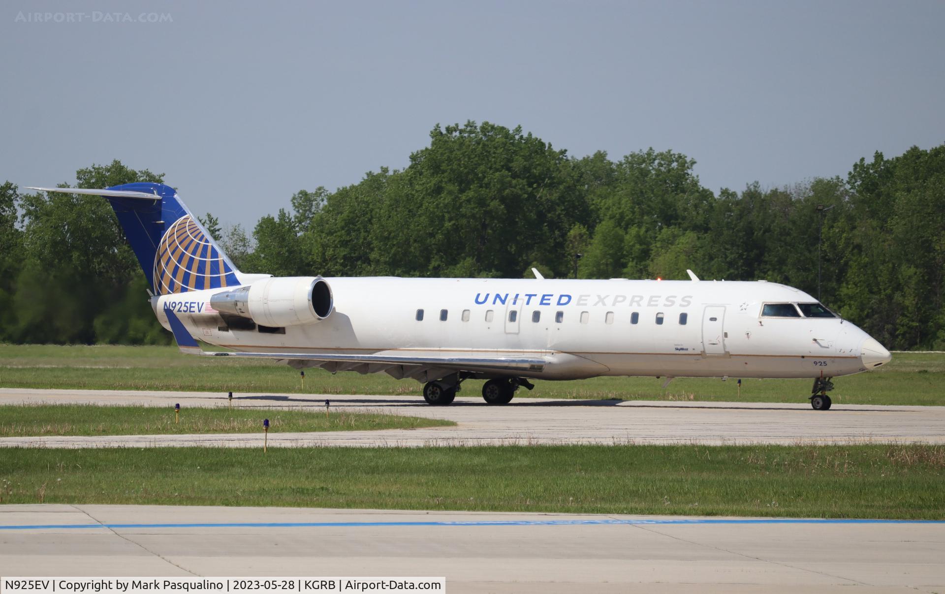 N925EV, 2003 Bombardier CRJ-200ER (CL-600-2B19) C/N 7831, CL-600-2B19