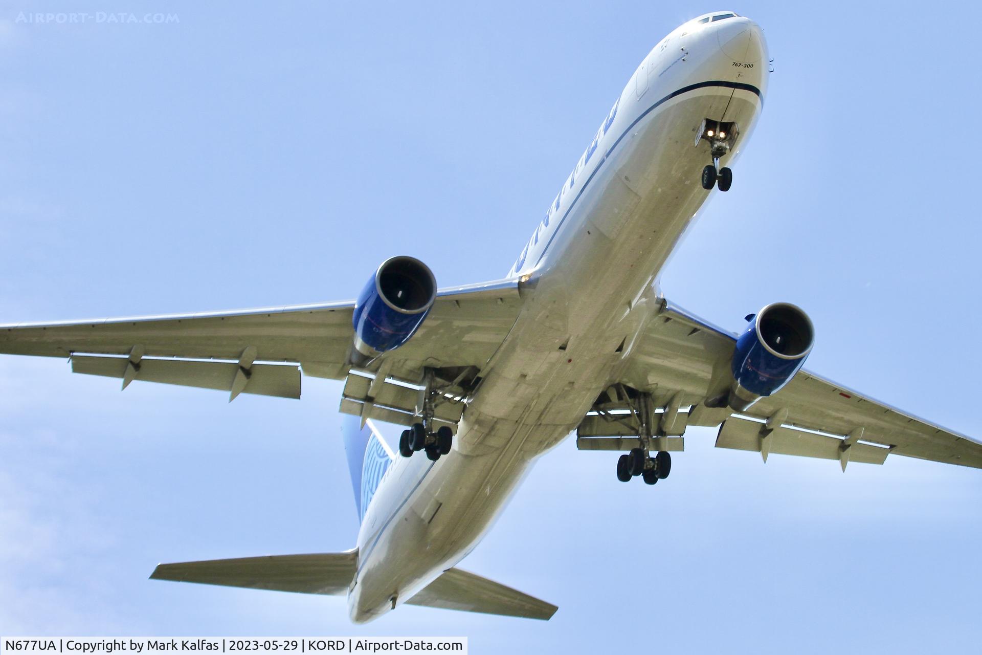 N677UA, 2001 Boeing 767-322 C/N 30029, United Airlines B763 N677UA, UA2757 IAD-ORD, short final 10C KORD