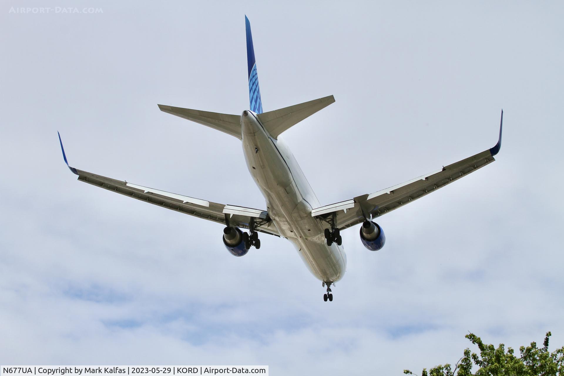 N677UA, 2001 Boeing 767-322 C/N 30029, United Airlines B763 N677UA, UA2757 IAD-ORD, short final 10C KORD