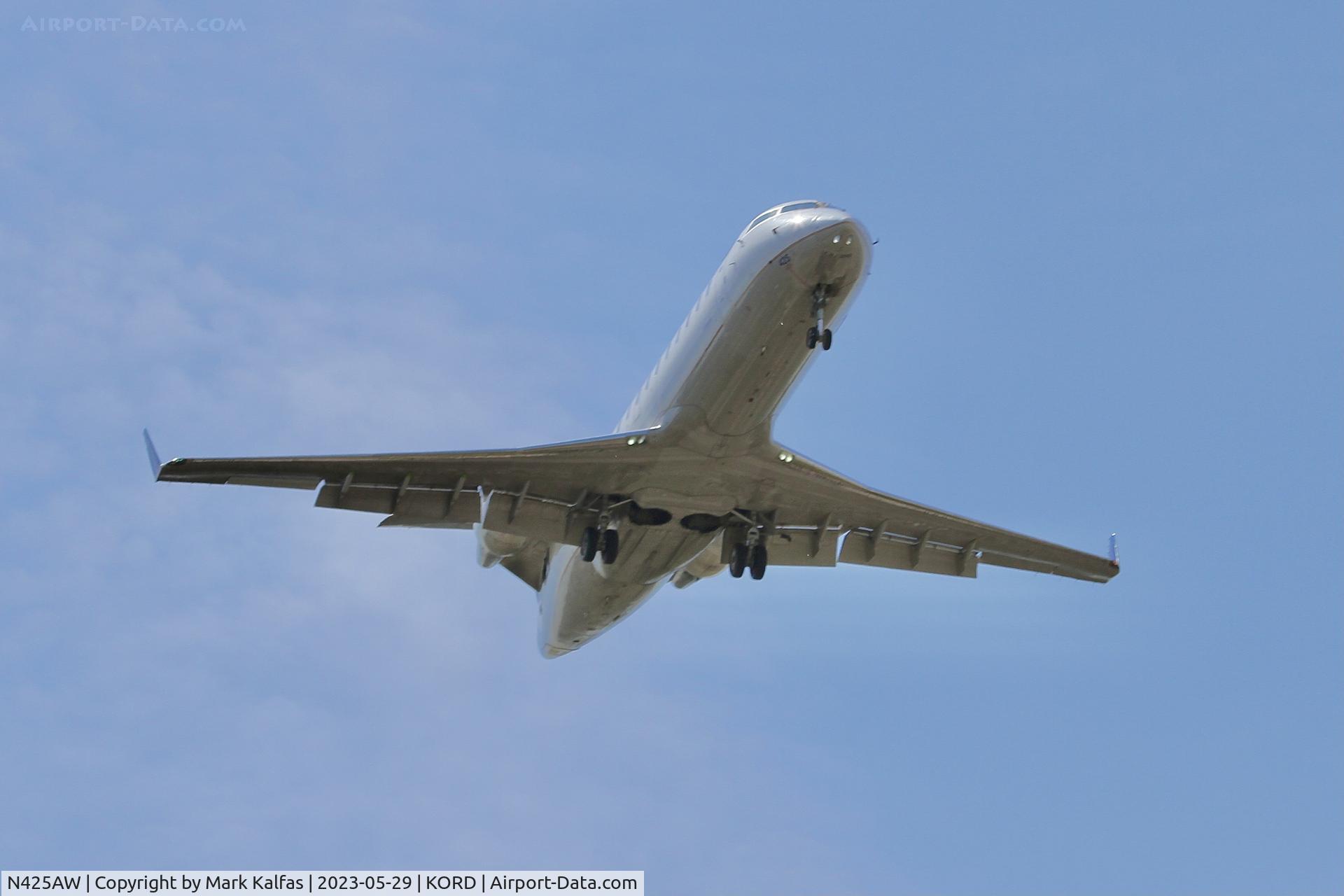 N425AW, 2002 Bombardier CRJ-200LR (CL-600-2B19) C/N 7663, Air Wisconsin/United Express CRJ2 N425AW AWI3726 CRW-ORD, short final 10C KORD