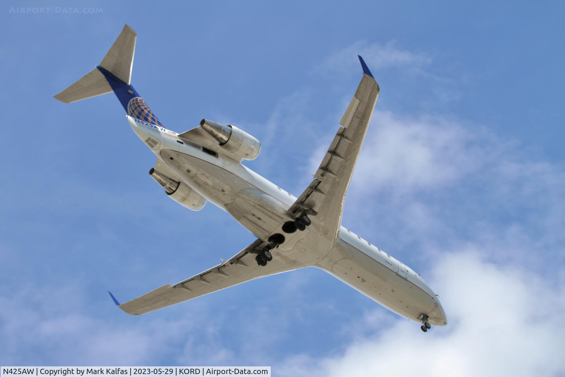 N425AW, 2002 Bombardier CRJ-200LR (CL-600-2B19) C/N 7663, Air Wisconsin/United Express CRJ2 N425AW AWI3726 CRW-ORD, short final 10C KORD
