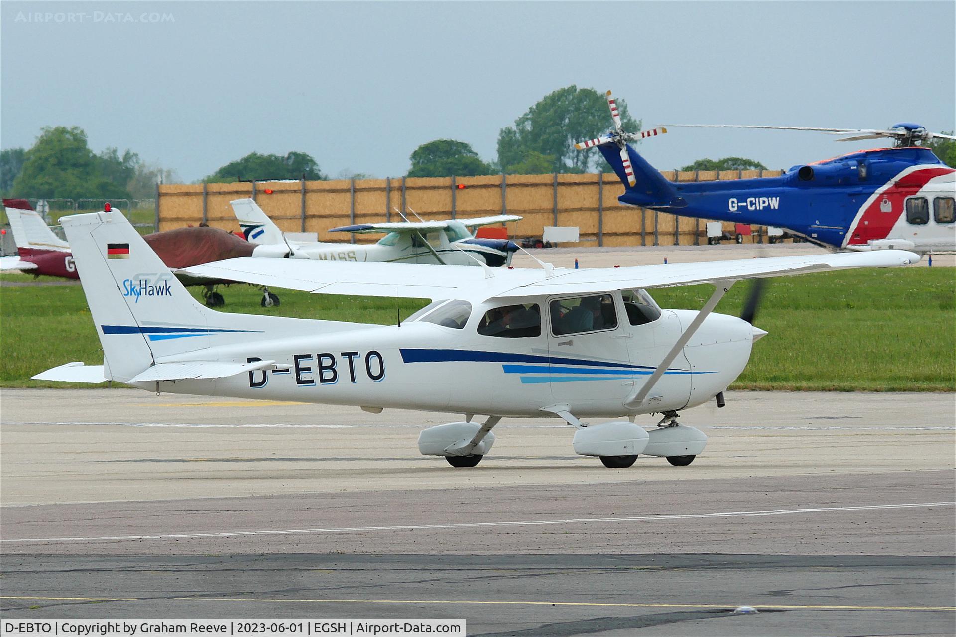 D-EBTO, Cessna 172S Skyhawk SP C/N 172S9070, Departing from Norwich.