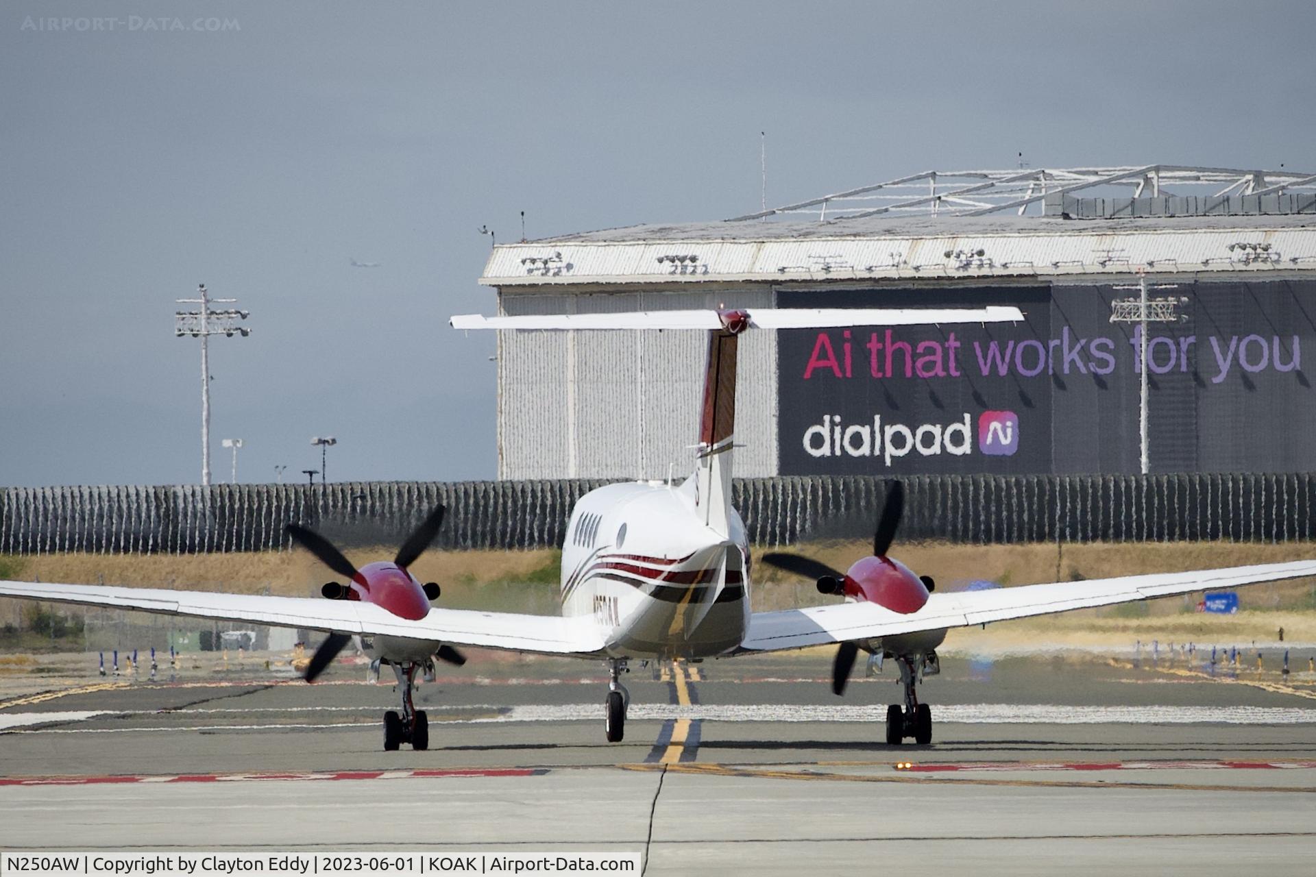 N250AW, 2015 Beech B200GT Super KIng Air King Air C/N BY-250, Oakland Airport 2023.