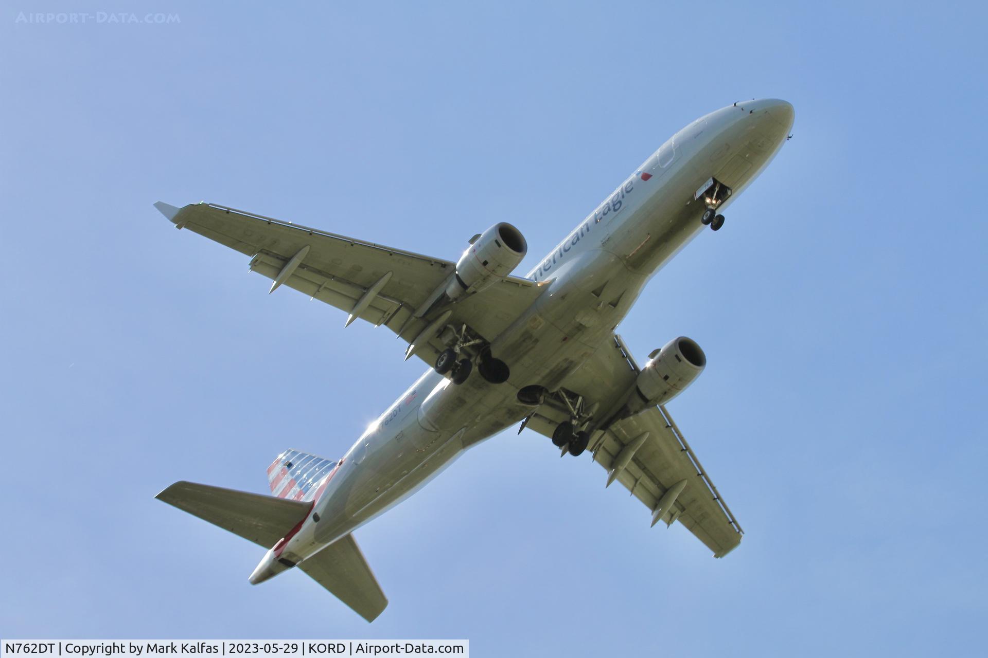 N762DT, 2009 Embraer 170STD (ERJ-170-100STD) C/N 17000298, Envoy/American Eagle E170 N762DT ENY3544 CMI-ORD, landing 10C KORD