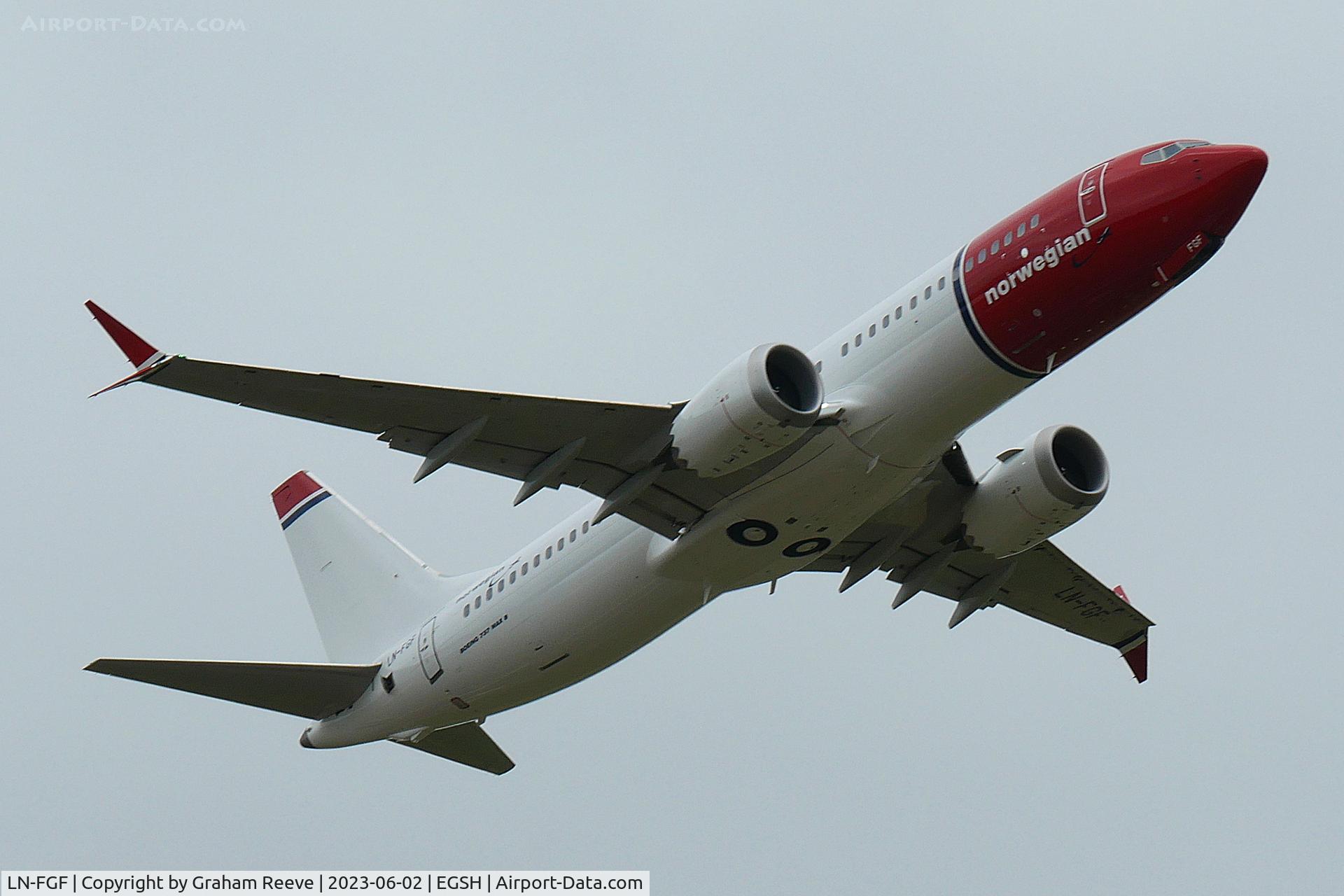 LN-FGF, 2022 Boeing 737-8 MAX C/N 43324, Departing from Norwich.