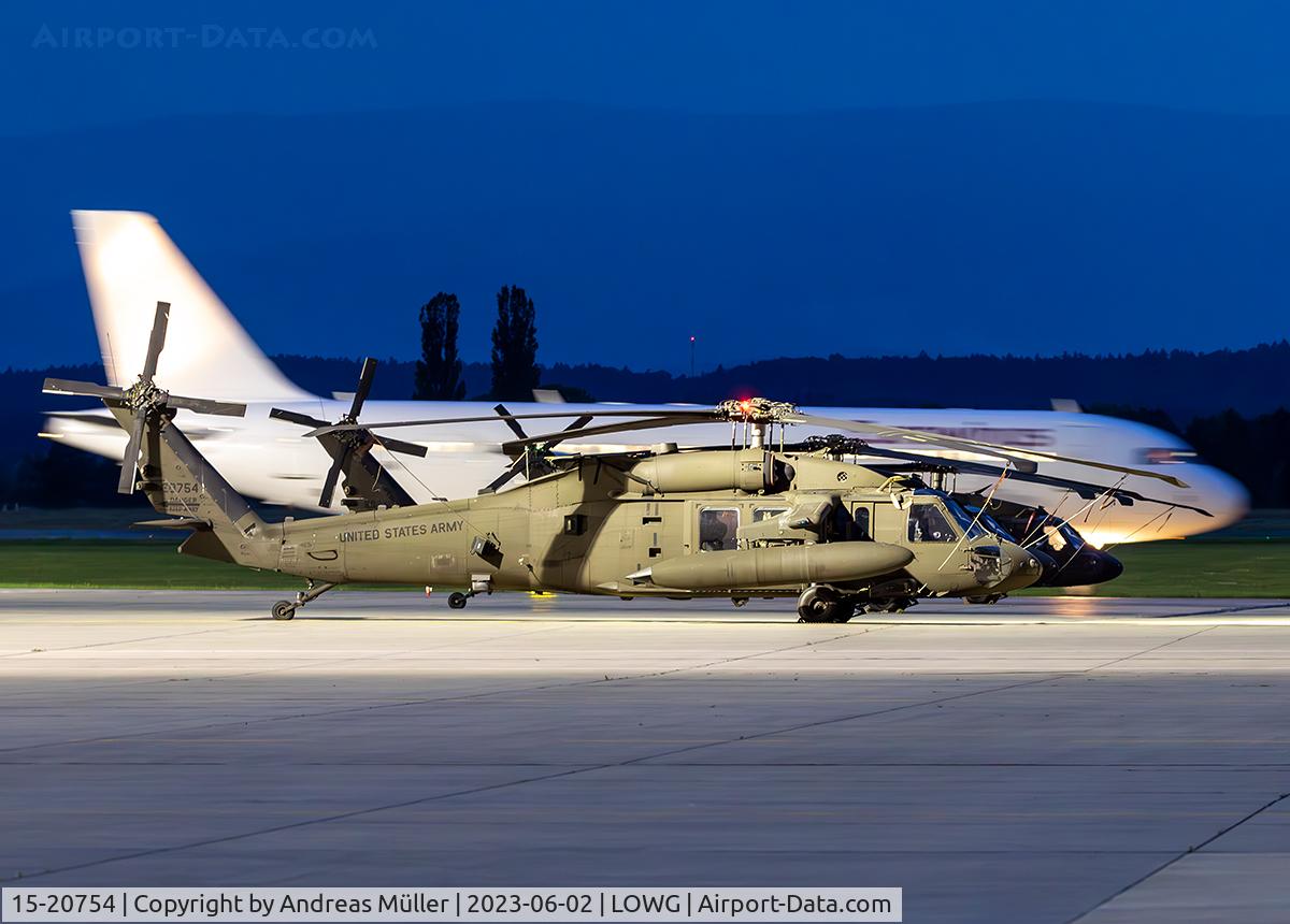 15-20754, Sikorsky UH-60M Black Hawk C/N Not found 15-20754, Night Stop.