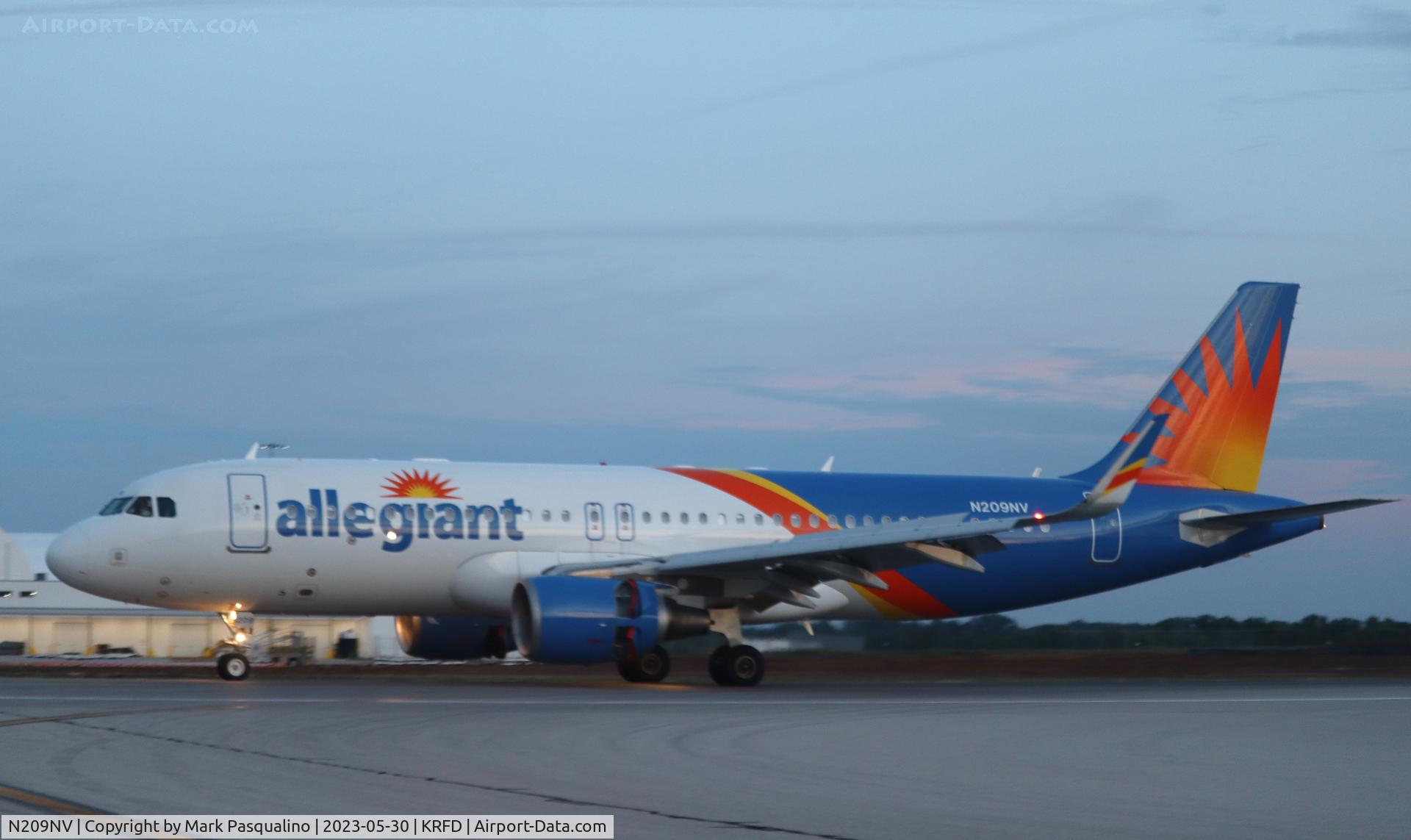 N209NV, 2013 Airbus A320-214 C/N 5901, Airbus A320-214