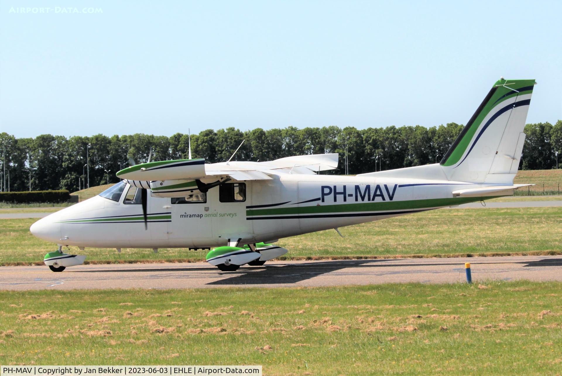 PH-MAV, Vulcanair P-68C C/N 455, Lelystad Airport