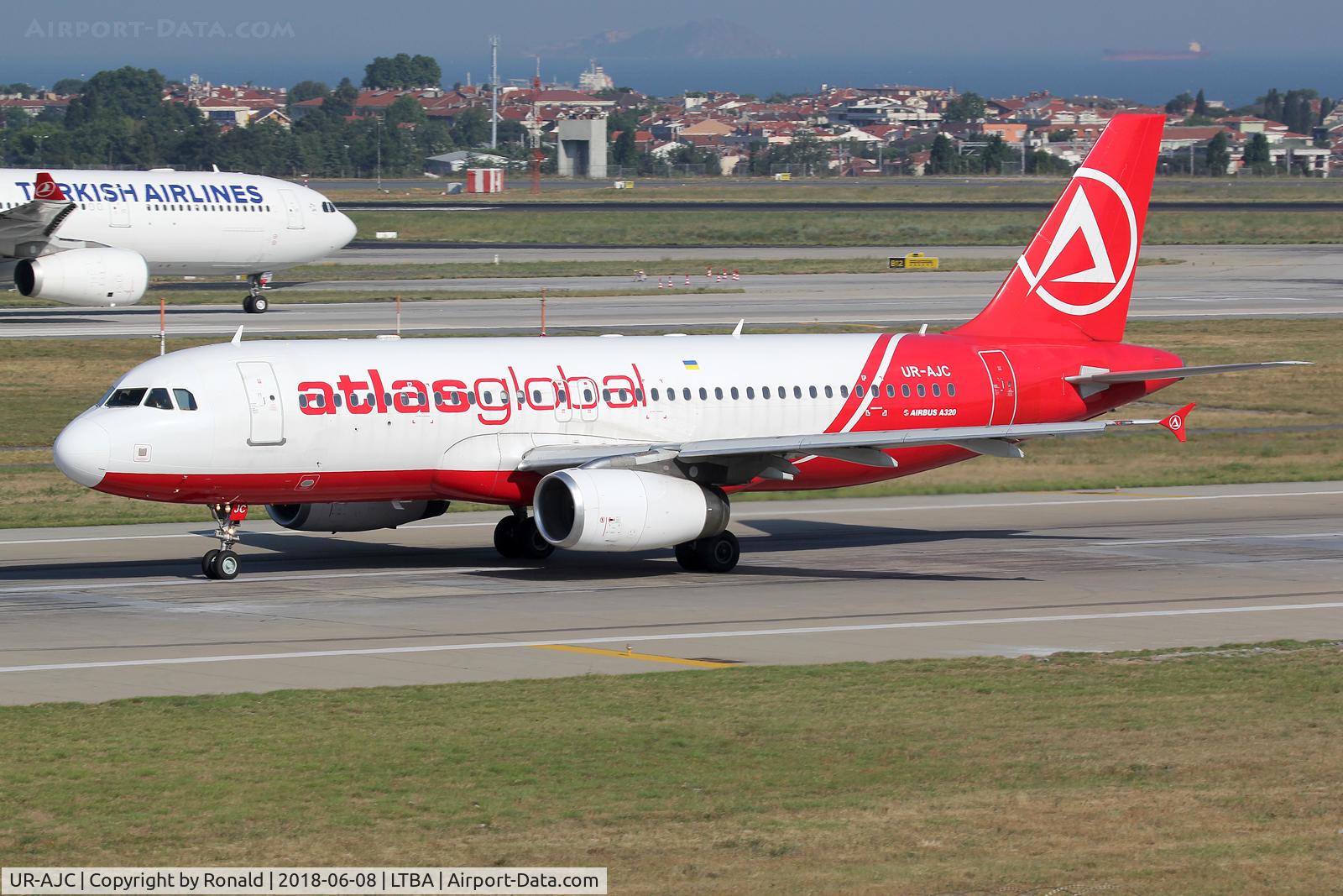 UR-AJC, 2001 Airbus A320-232 C/N 1663, at ist
