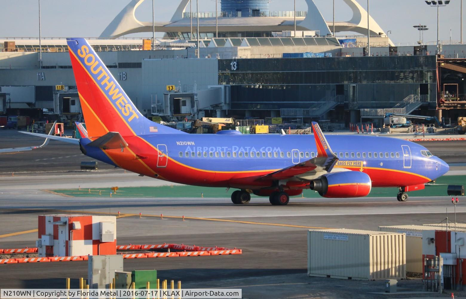 N210WN, 2005 Boeing 737-7H4 C/N 34162, SWA 737 canyon zx LAX garage