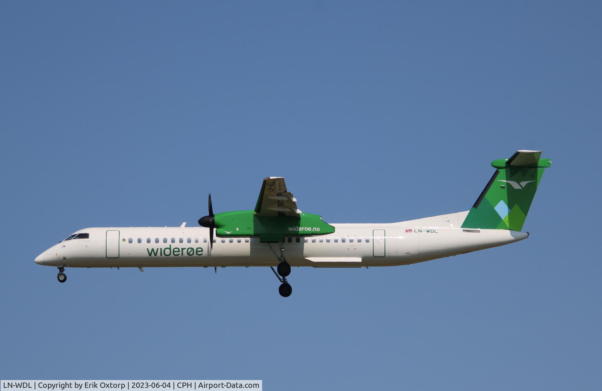 LN-WDL, 2011 De Havilland Canada DHC-8-402Q Dash 8 C/N 4392, LN-WDL landing rw 22L