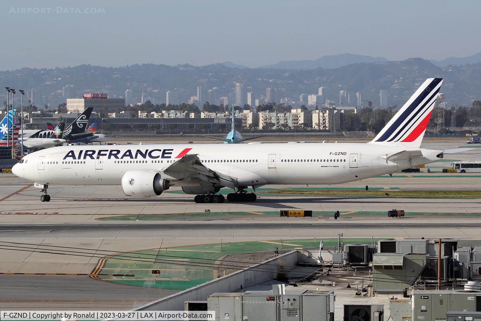 F-GZND, 2009 Boeing 777-328/ER C/N 35543, at lax