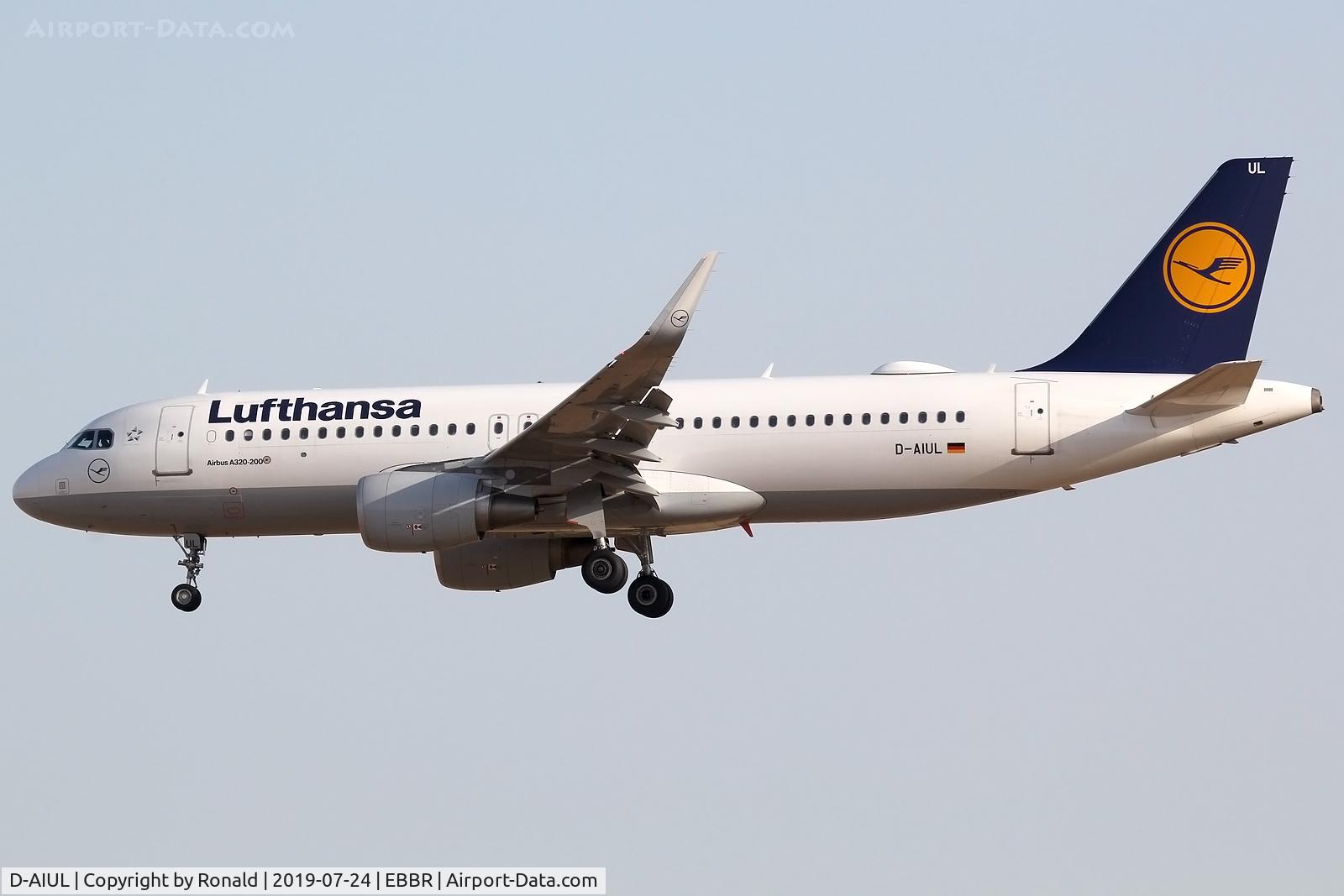 D-AIUL, 2015 Airbus A320-214 C/N 6521, at bru