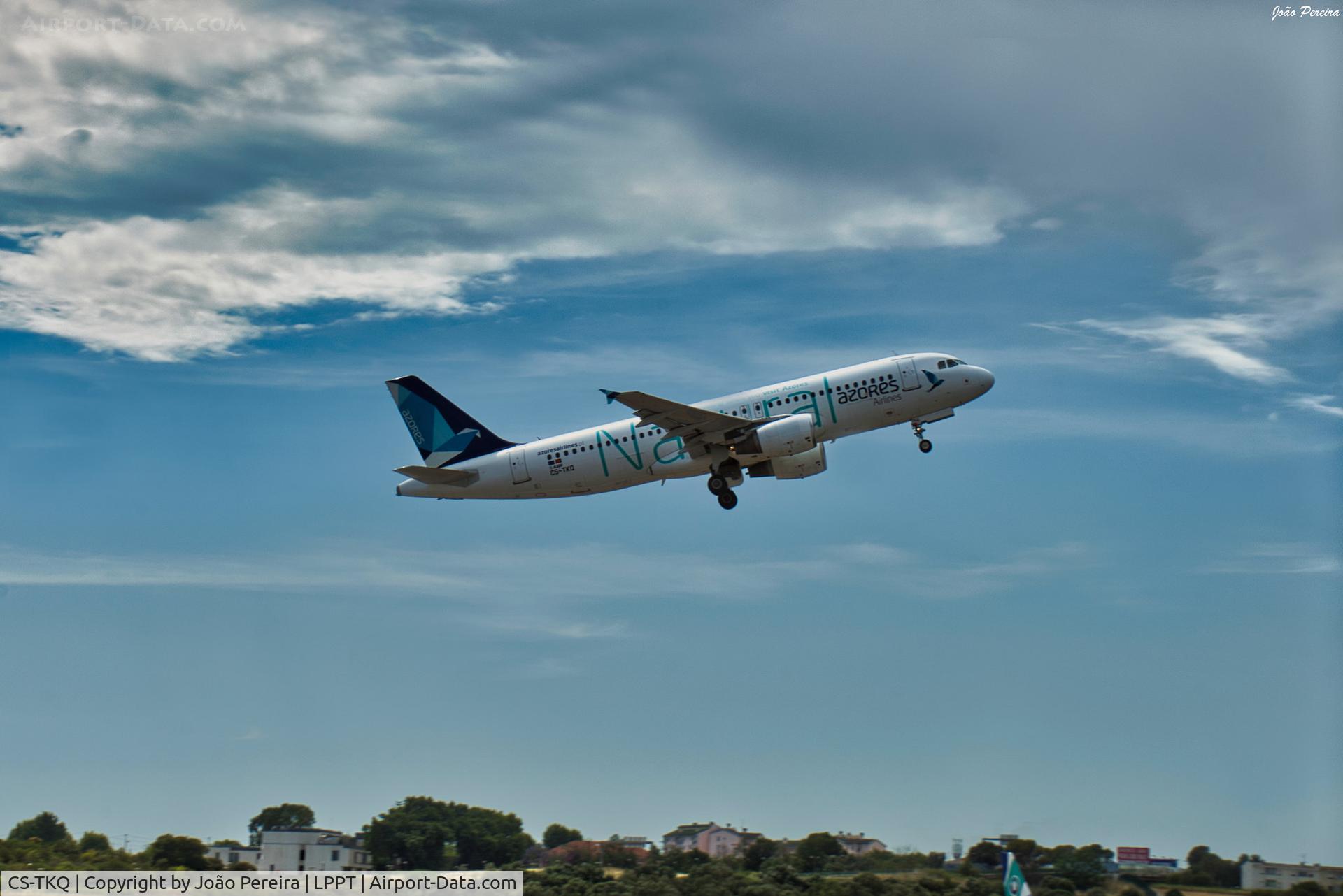 CS-TKQ, 2004 Airbus A320-214 C/N 2325, Air Azores A320 at LPPT