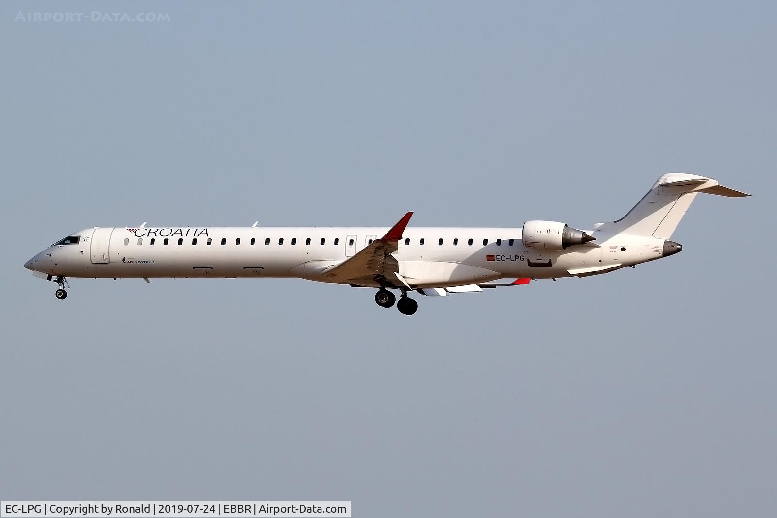 EC-LPG, 2011 Bombardier CRJ-1000ER NG (CL-600-2E25) C/N 19021, at bru