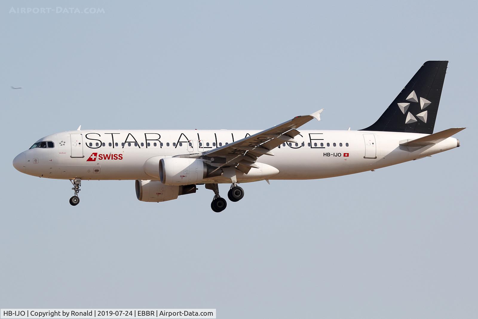 HB-IJO, 1997 Airbus A320-214 C/N 673, at bru