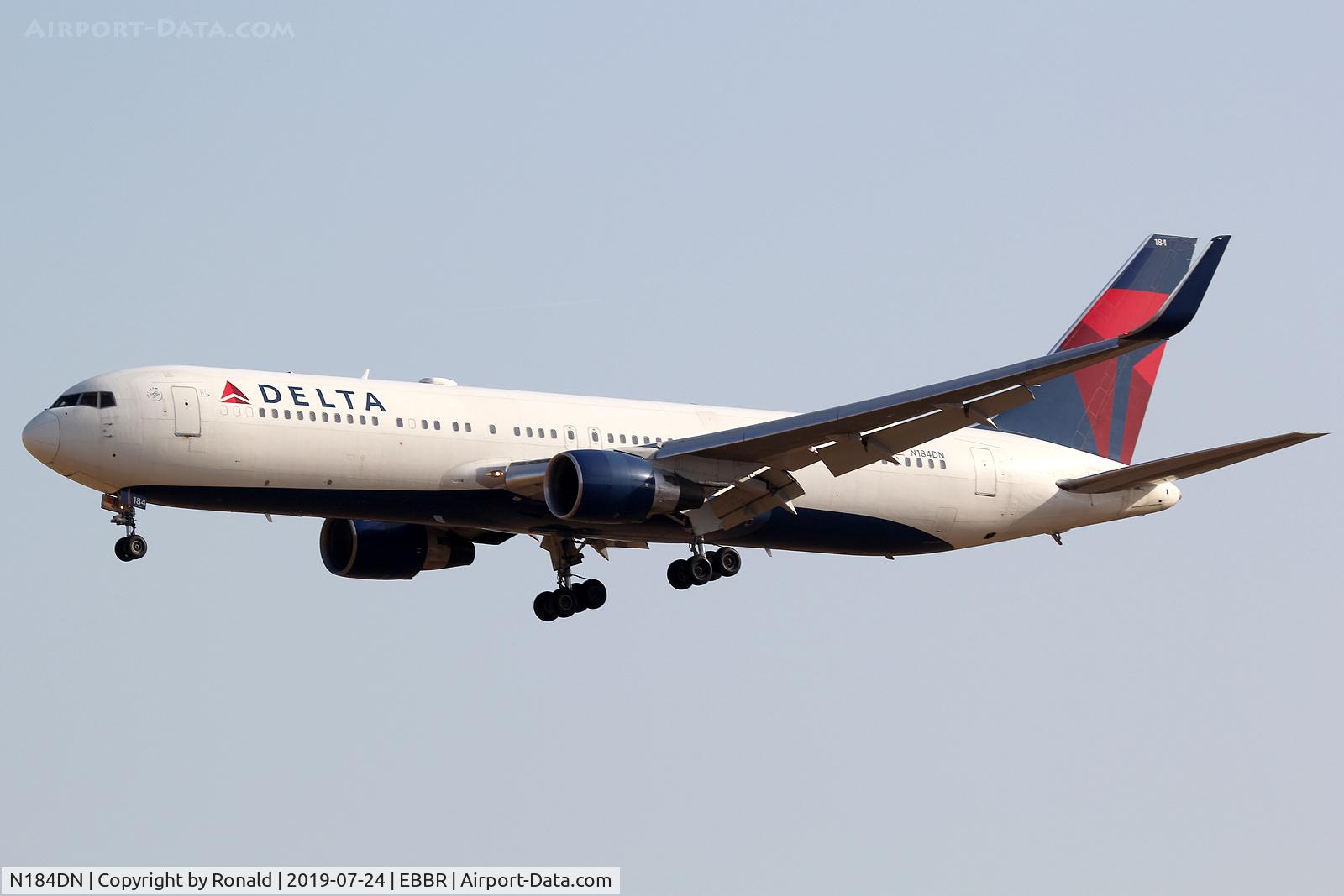 N184DN, 1993 Boeing 767-332 C/N 27111, at bru